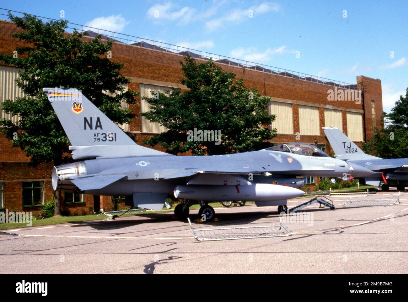 United States Air Force (USAF) - General Dynamics F-16A Block 10 Fighting Falcon 79-0351 (msn 6i-136, Basiscode „NA“), treffen sich am 2. August 1986 auf der RAF Waddington Tactical Fighter. Stockfoto