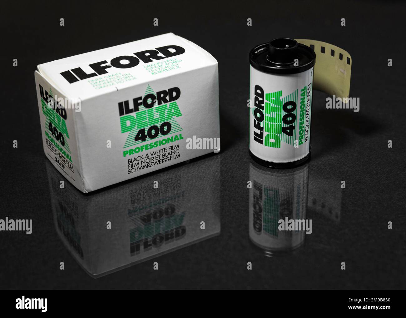 Karton und Rolle Ilford Delta 400 Film für 35mm Kameras Stockfoto