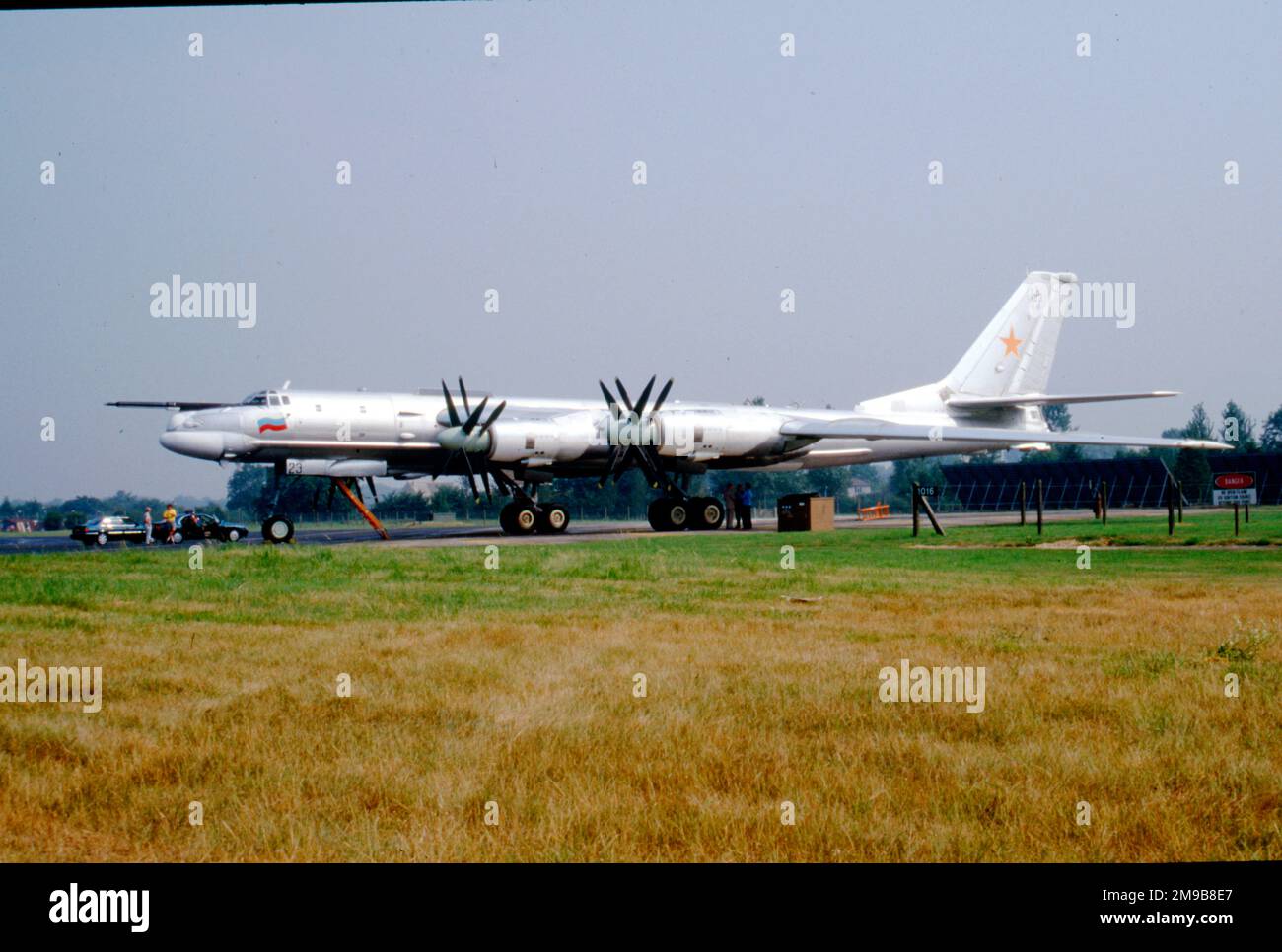 Russische Luftwaffe - Tupolev TU-95MS 23 Black (msn 34379), am 30. Juli 1994 auf der RAF Fairford für die Royal International Air Tattoo. (NATO-Meldename 'Bear-H'). Stockfoto