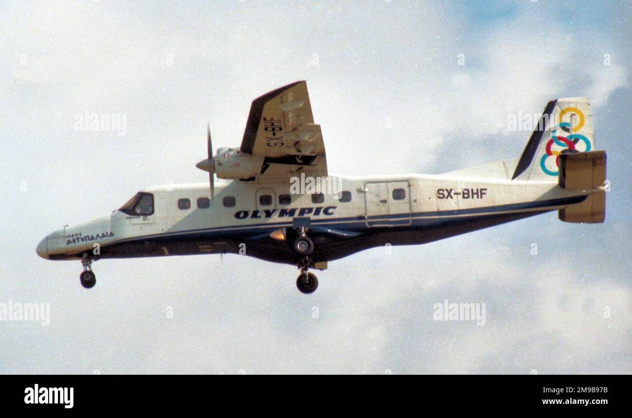 Dornier 228-201 SX-BHF (msn 8057) von Olympic Airlines auf dem Weg zum internationalen Flughafen Athen. Stockfoto