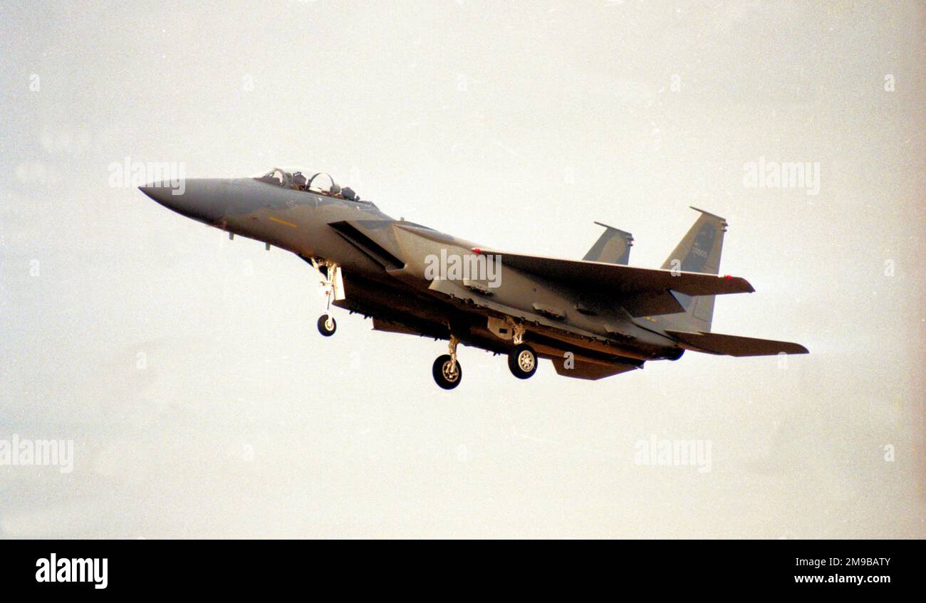 Royal Saudi Air Force - McDonnell Douglas F-15S-58-MC Strike Eagle 93-0901 / 5525 (MSN 1320/SA050, erneut auf 613), im Anflug auf RAF Lakenheath ca. Februar 1999. Stockfoto