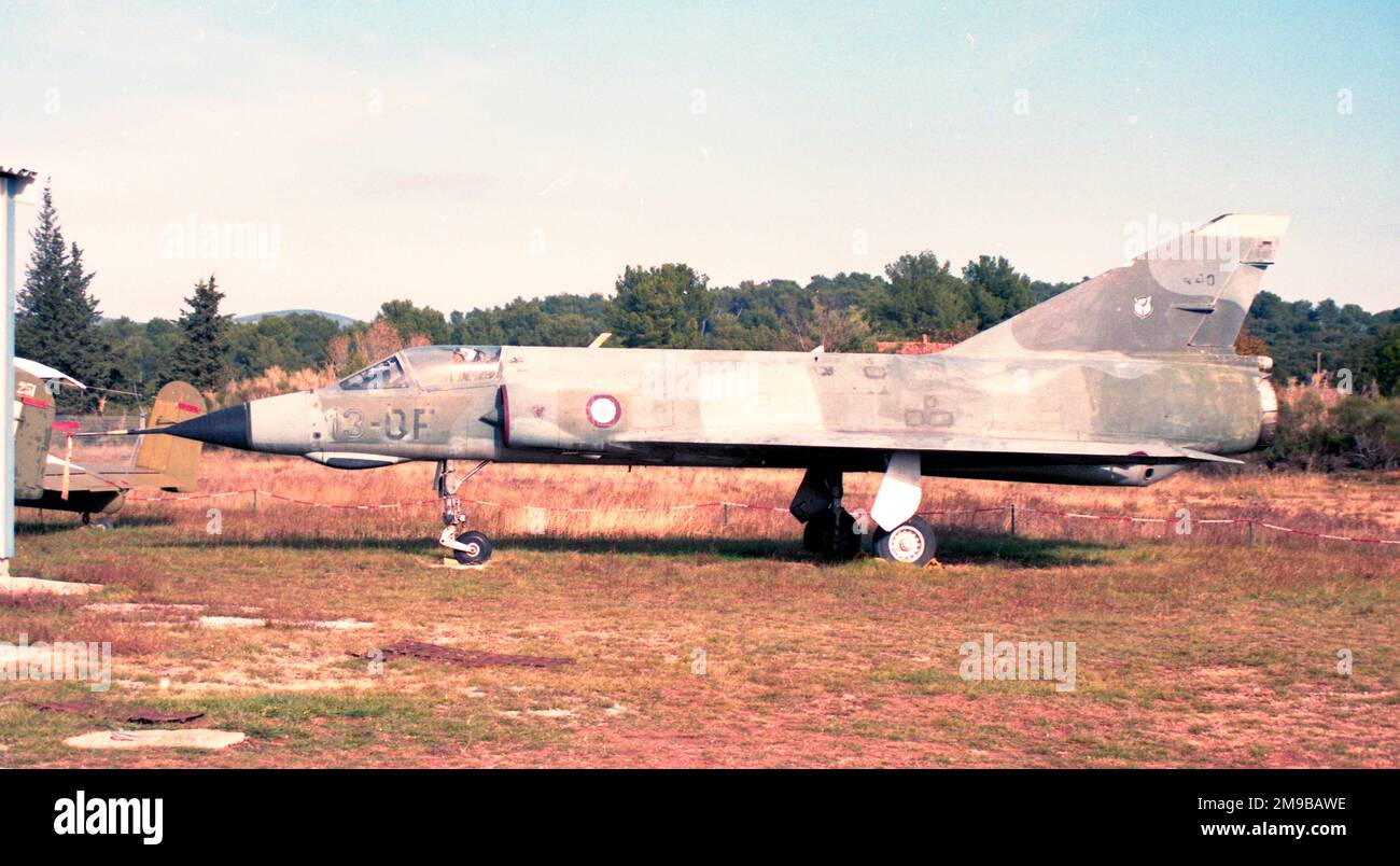 Dassault Mirage IIIE 440/13-QF (msn 440), auf der Association Varoise Avions de Collection, Cuers - Pierrefeu (LFTF), Frankreich, am 30. November 1998. Stockfoto