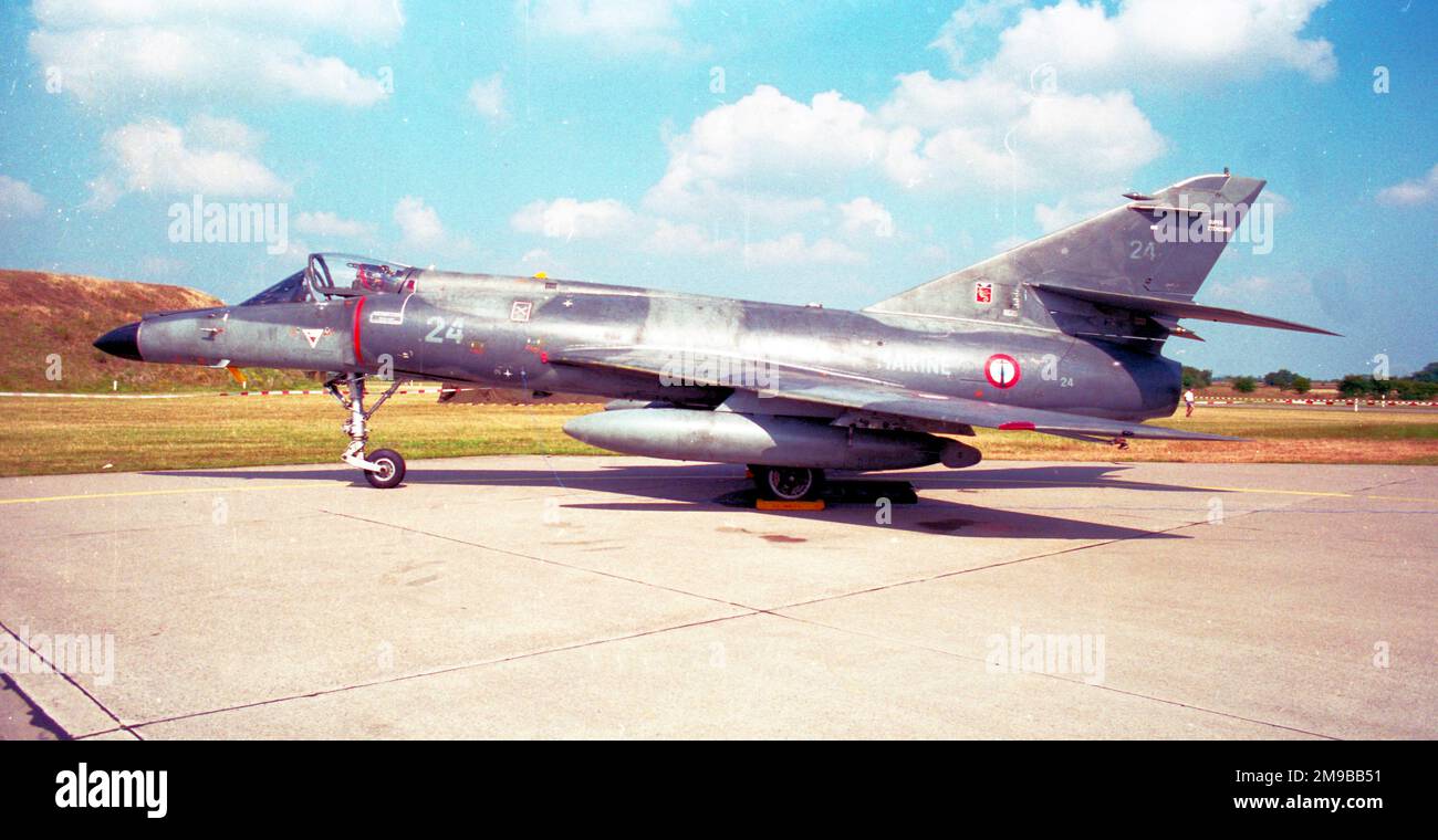 Aeronavale – Dassault Super Etendard 24 (msn 24), ab 17 Flotille, am Luftwaffenstützpunkt Nordholz für eine Ausstellung am 18. August 1996. (Aeronavale — Aeronautique Navale — French Naval Aviation). Stockfoto