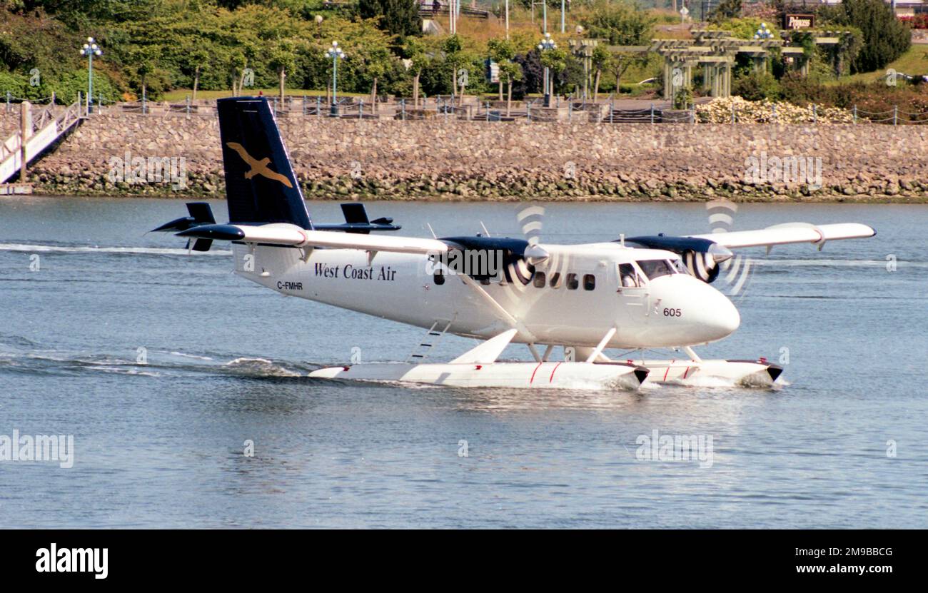 De Havilland Canada DHC-6 Twin Otter Series 100 C-FMHR / 605 (msn 51) von West Coast Air, Rolling in Victoria Harbour, British Columbia. Stockfoto