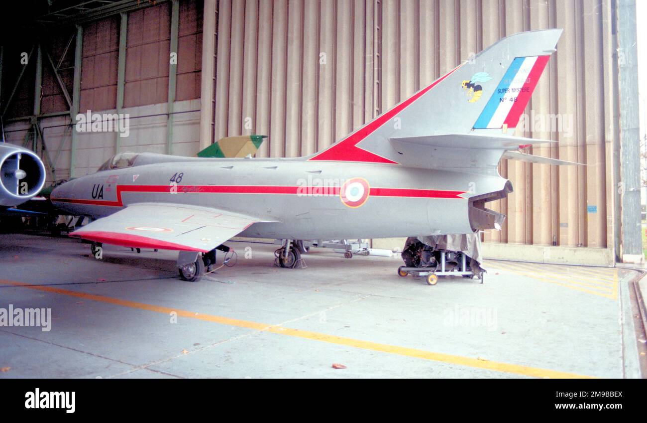 Dassault Super Mystere B2 12-UA (msn 048) im Ailes Anciennes Toulouse Museum im November 1998. Stockfoto