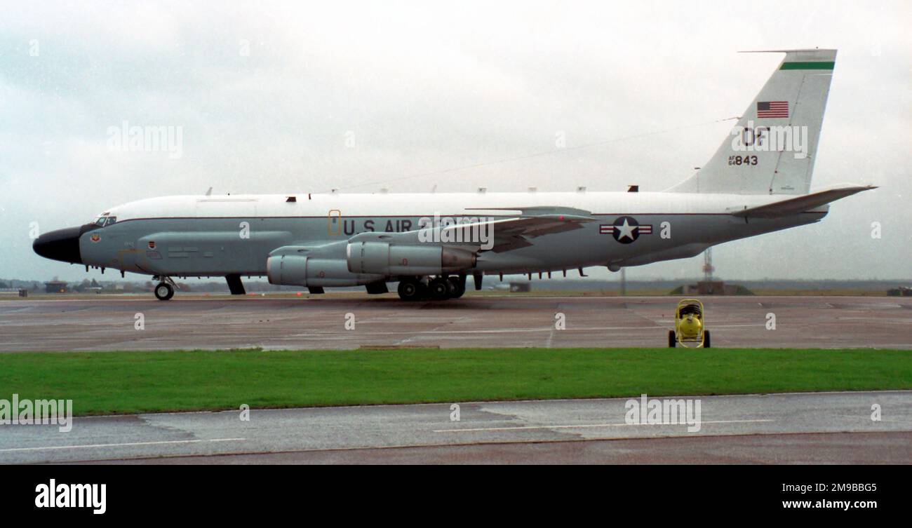 United States Air Force - Boeing RC-135V Rivet Joint 64-14843 (MSN 18782), ein hochspezialisiertes Sammelflugzeug für Signale und Kommunikation, auf der RAF Mildenhall von November bis Dezember 1997. Stockfoto