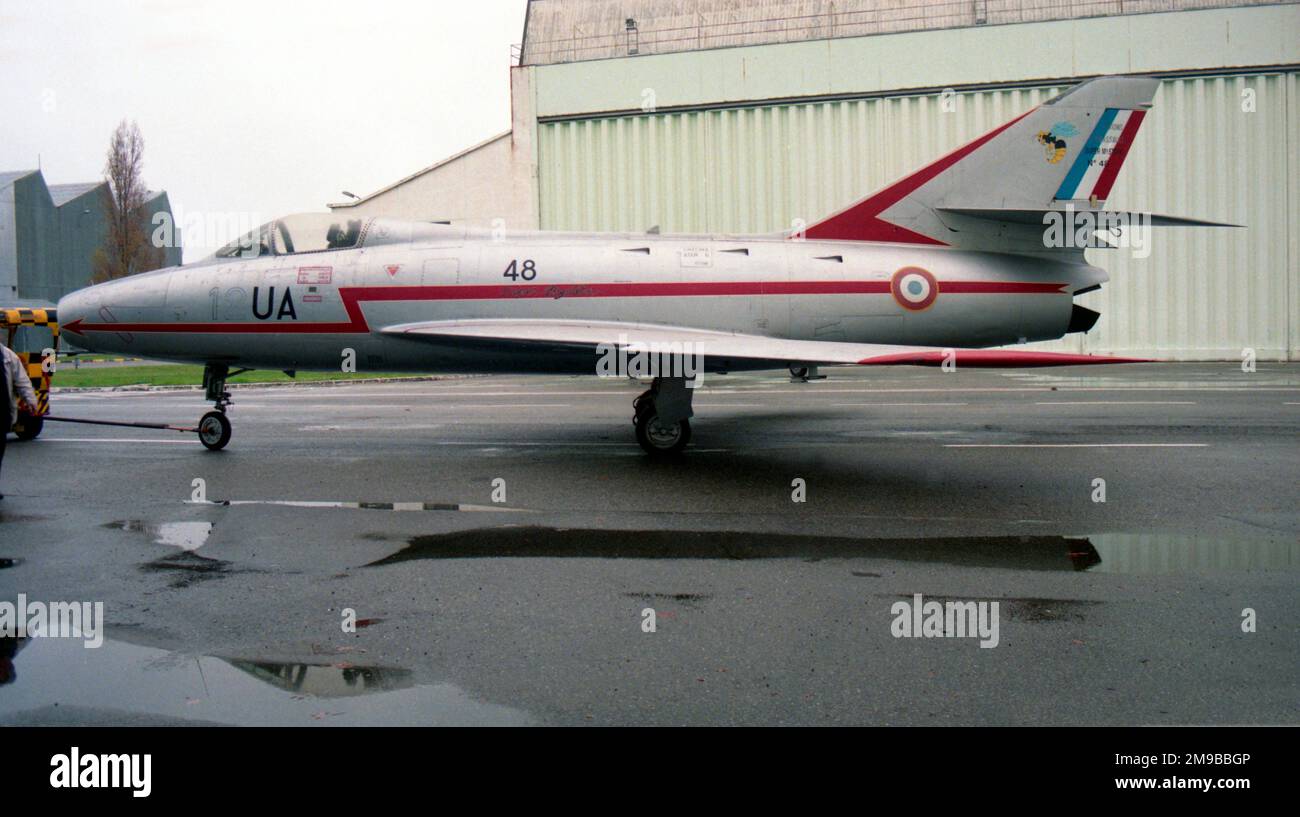 Dassault Super Mystere B2 12-UA (msn 048) im Ailes Anciennes Toulouse Museum im November 1998. Stockfoto