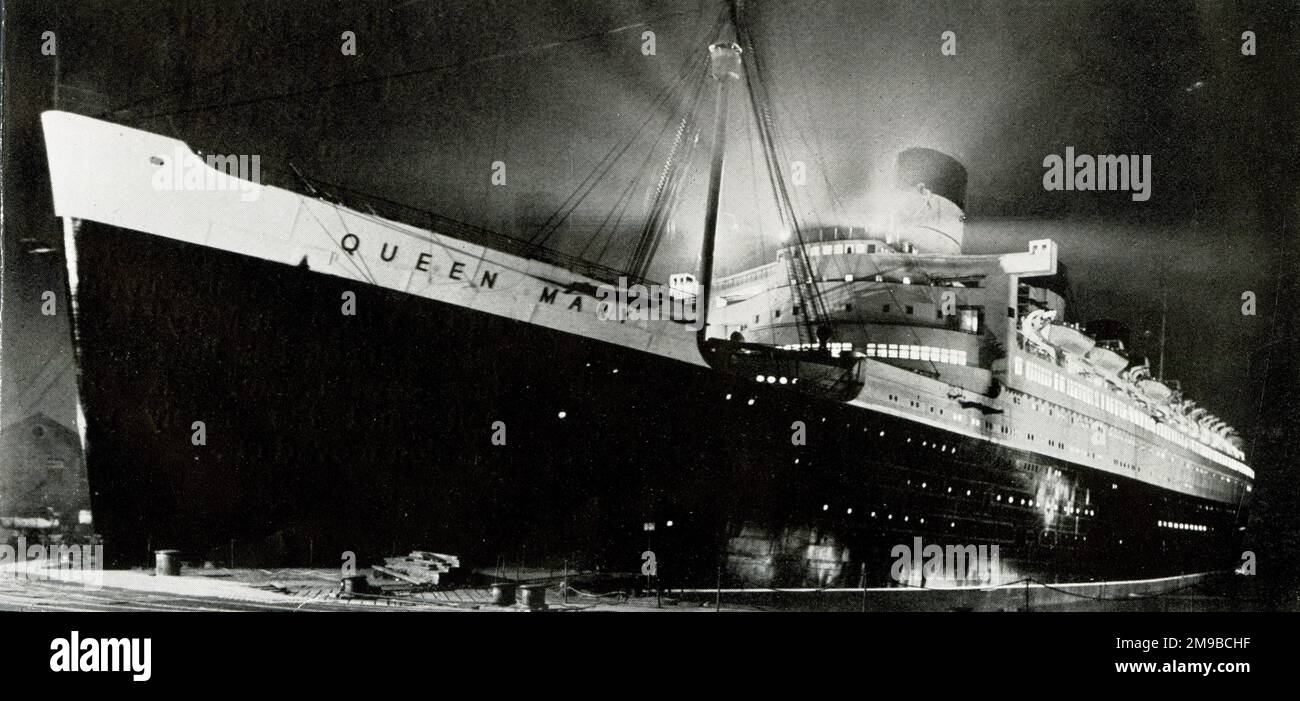 RMS Queen Mary hat vor dem Start im Flutlicht gebadet Stockfoto