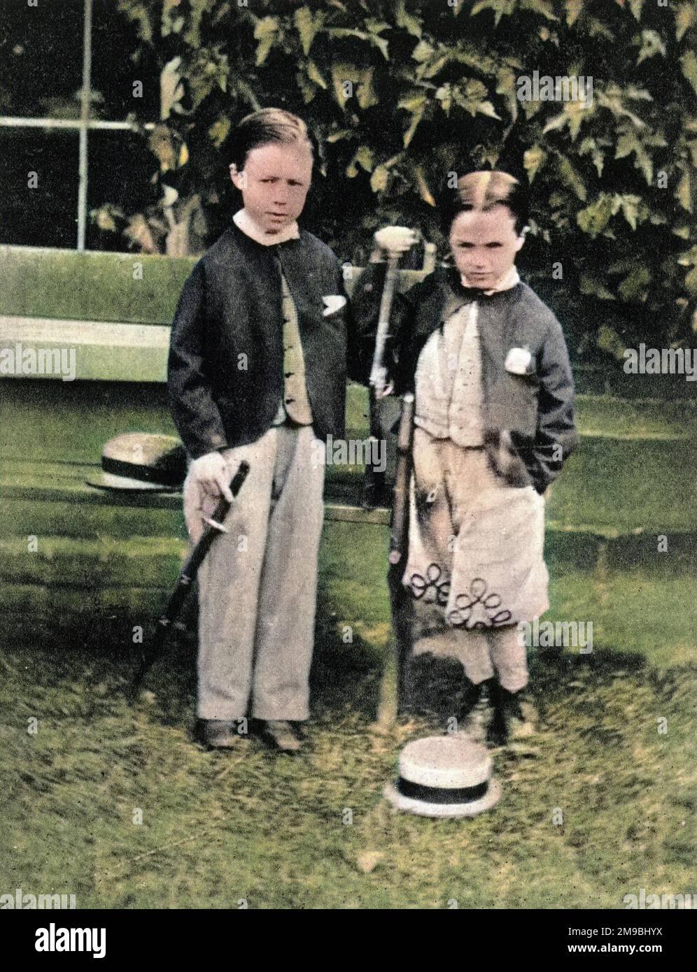 ALFRED EDWARD HOUSMAN als Shropshire-Bursche im Alter von sieben Jahren, mit seinem Bruder Robert im Alter von fünfeinhalb Jahren. Stockfoto