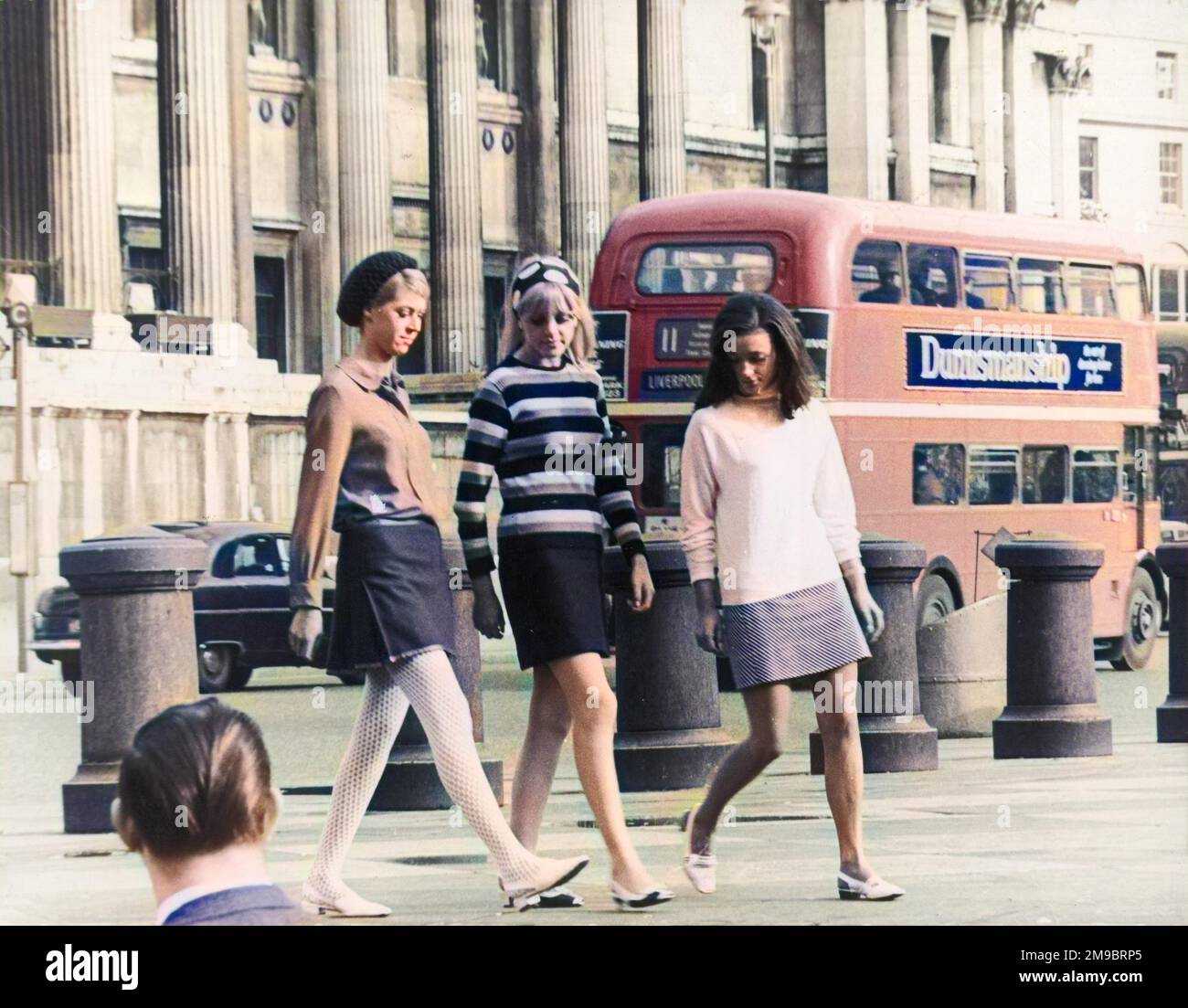 60er jahre minirock -Fotos und -Bildmaterial in hoher Auflösung – Alamy