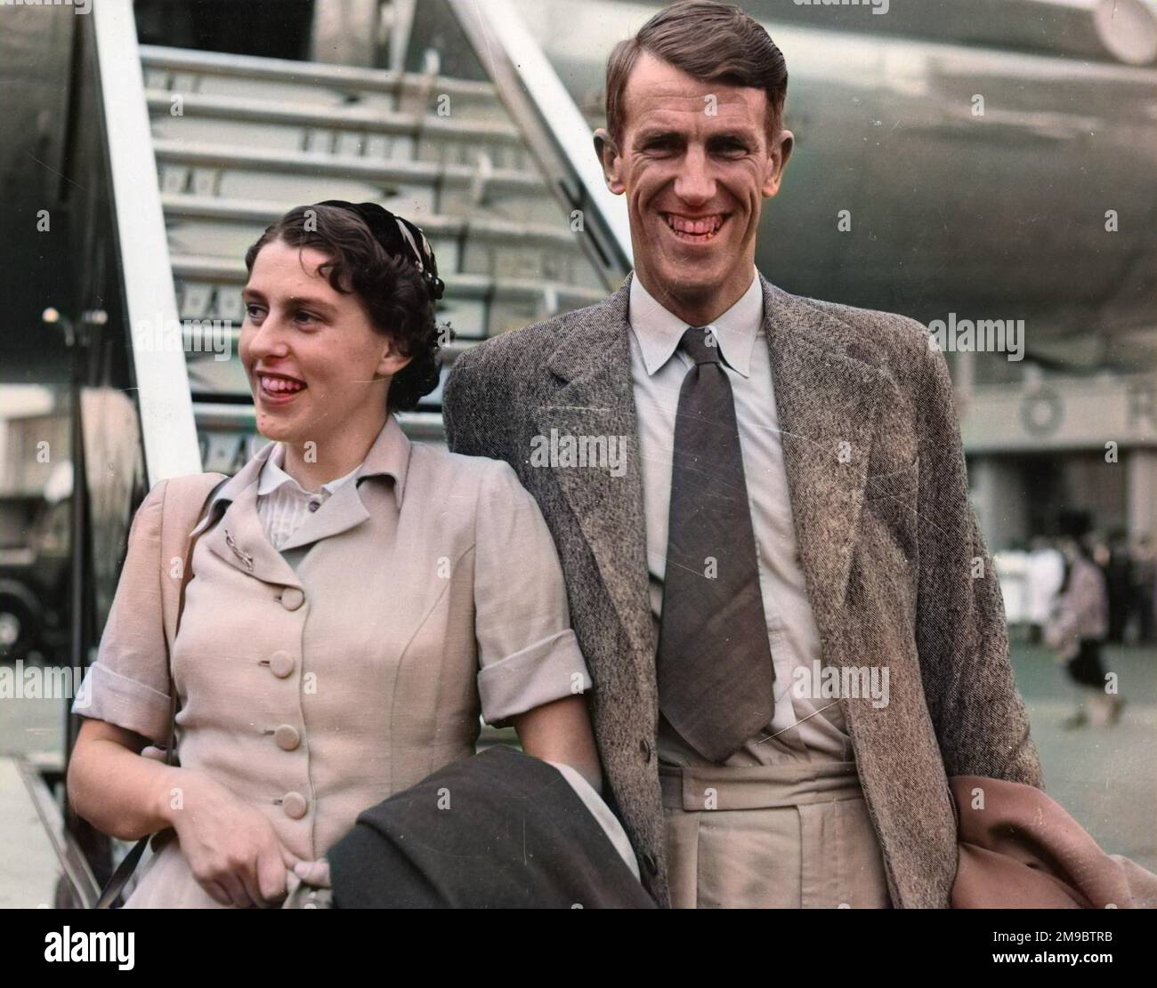 Sir Edmund Hillary und seine Frau Louise kommen von der Everest-Expedition zurück Stockfoto