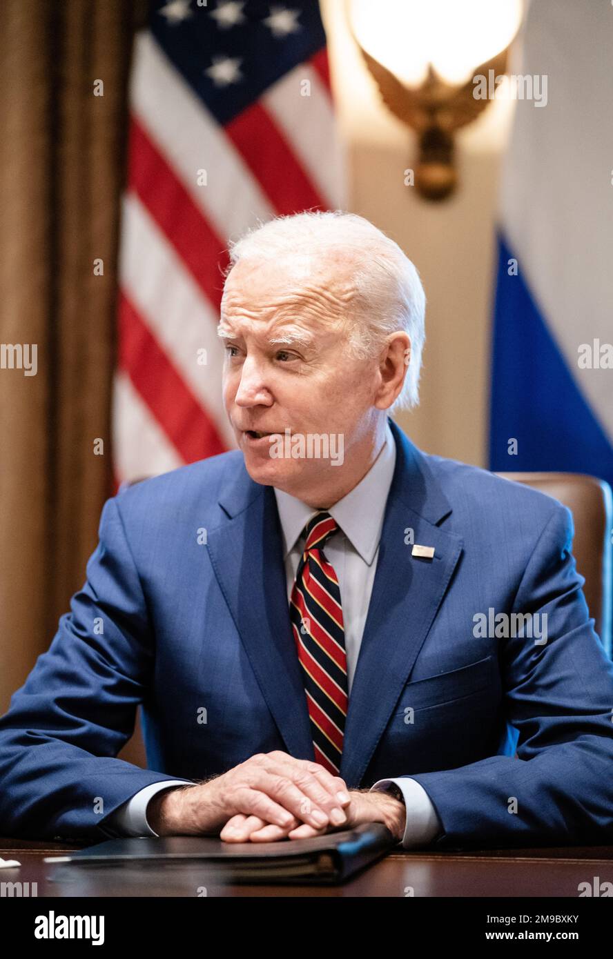 WASHINGTON - US-Präsident Joe Biden im Kabinettssaal während eines Besuchs von Premierminister Mark Rutte und Außenminister Wopke Hoekstra im Weißen Haus. Während des Besuchs wird die Koordinierung der Unterstützung für die Ukraine erörtert. Darüber hinaus wird die weitere Zusammenarbeit in den Bereichen Verteidigung und Sicherheit erörtert und eine weitere Stärkung der bilateralen Handelsbeziehungen zwischen den Niederlanden und den Vereinigten Staaten erörtert. ANP BART MAAT niederlande out - belgien out Stockfoto