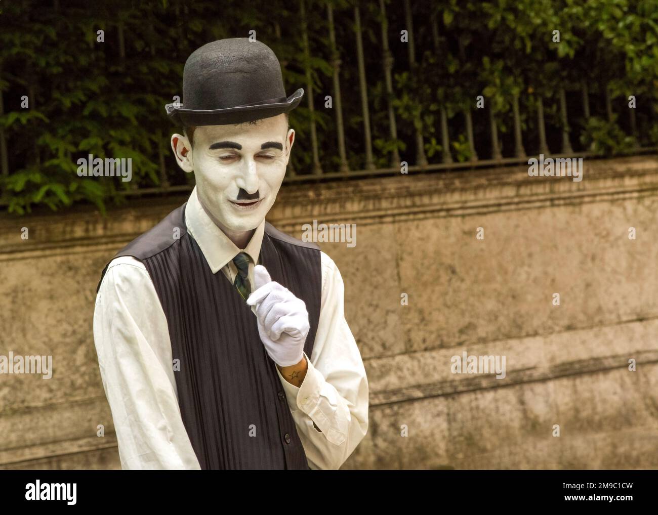 Charlie Chaplin MIME auf den Straßen von Venedig, Italien Stockfoto