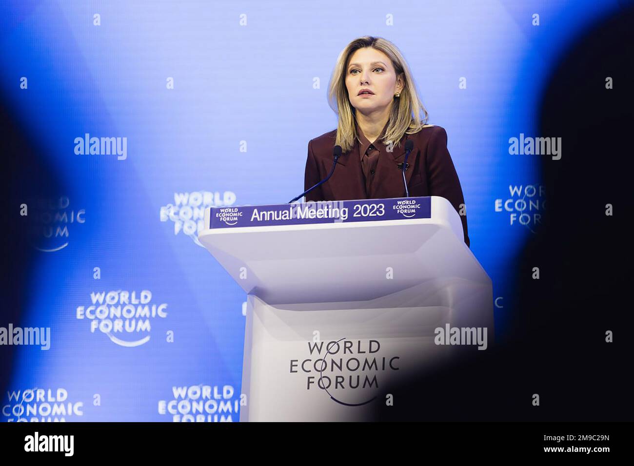 Davos, Schweiz. 17. Januar 2023. Olena Zelenska, die First Lady der Ukraine, sprach am Dienstag, den 17. Januar 2023, auf der Jahrestagung des Weltwirtschaftsforums (WEF) in Davos in der Schweiz. Foto: World Economic Forum/Benedikt von Loebell/UPI Credit: UPI/Alamy Live News Stockfoto