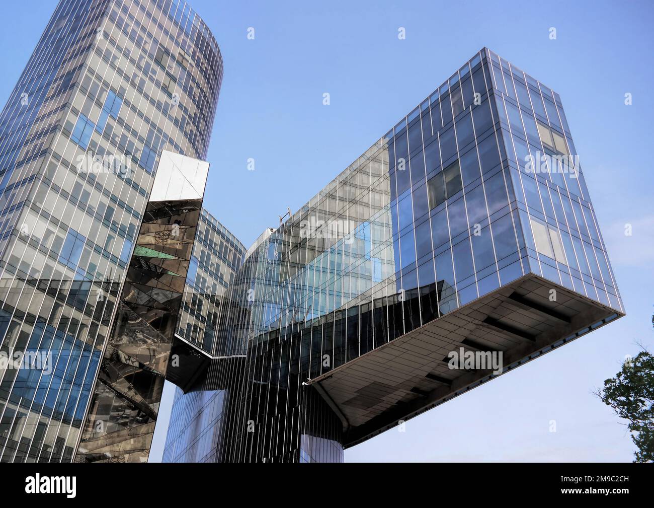 Barcelona, Spanien, Mai. 2018: Bürogebäude von Gas Natural fenosa ist ein spanisches Erdgasunternehmen. Gebäude entworfen von Enric Miralles Stockfoto
