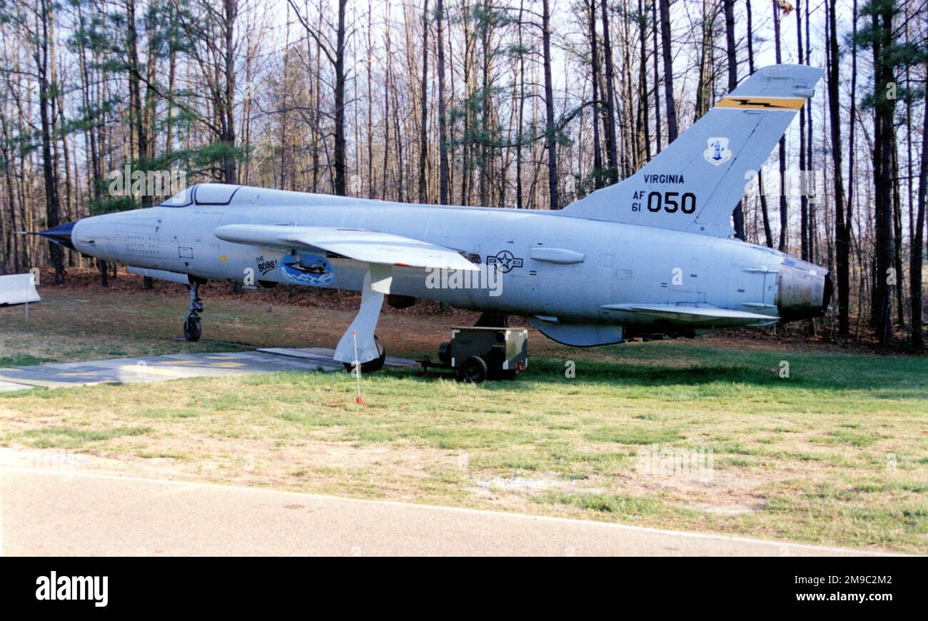 Republik F-105D-15-RE ThunderChief 61-0050 „The Boss“ (MSN D245), am Richmond Internationjal Airport, VA., als Torwächter für die 149. TFS, Virginia ANG. Stockfoto