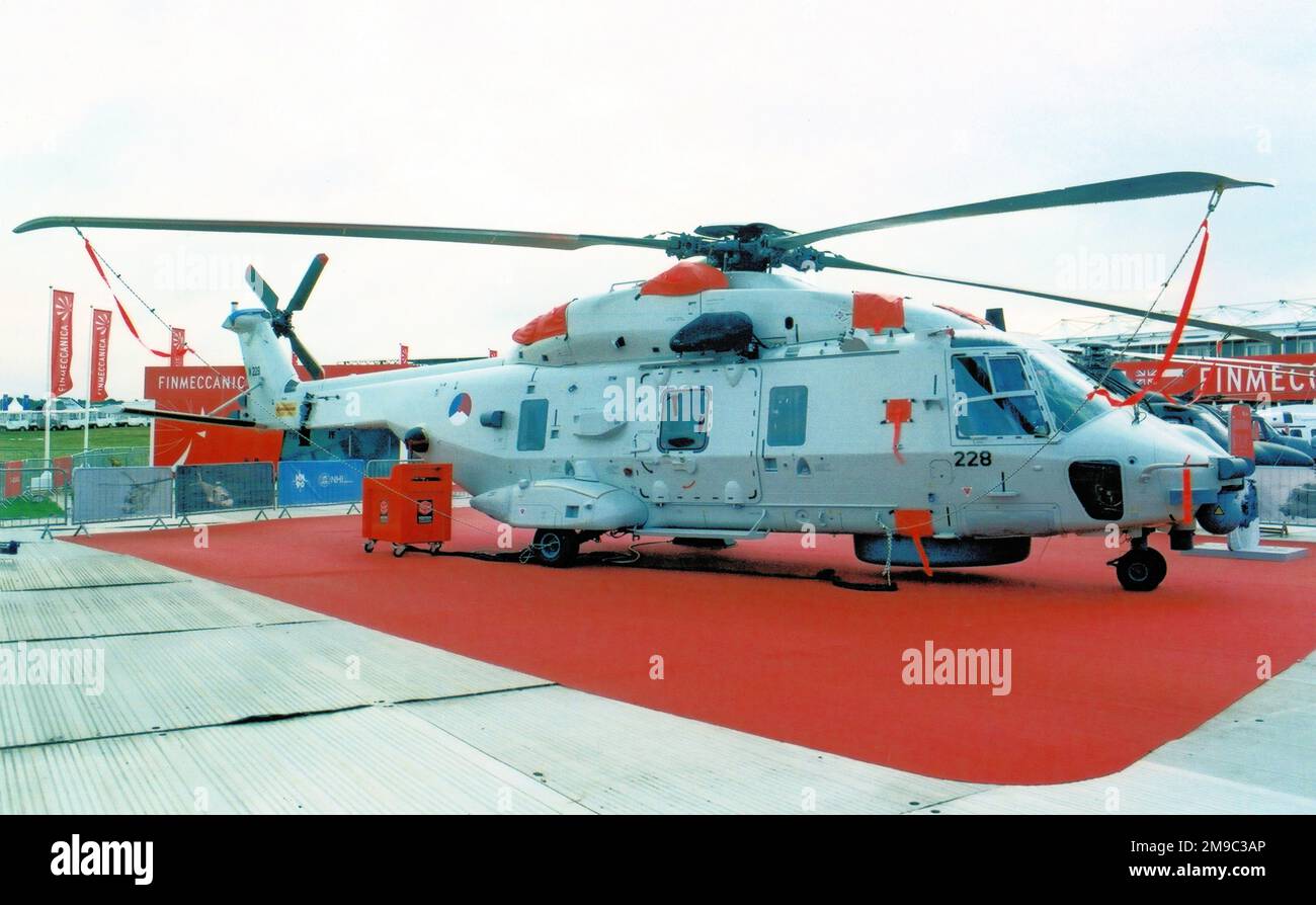 Koninklijke Marineluchtvaartdienst - NH Industries NH90 NFH N-228 (msn 1228) vom 860. Geschwader, auf der SBAC Farnborough Air Show am 21. Juli 2012. (Koninklijke Marineluchtvaartdienst - Royal Netherlands Navy) Stockfoto