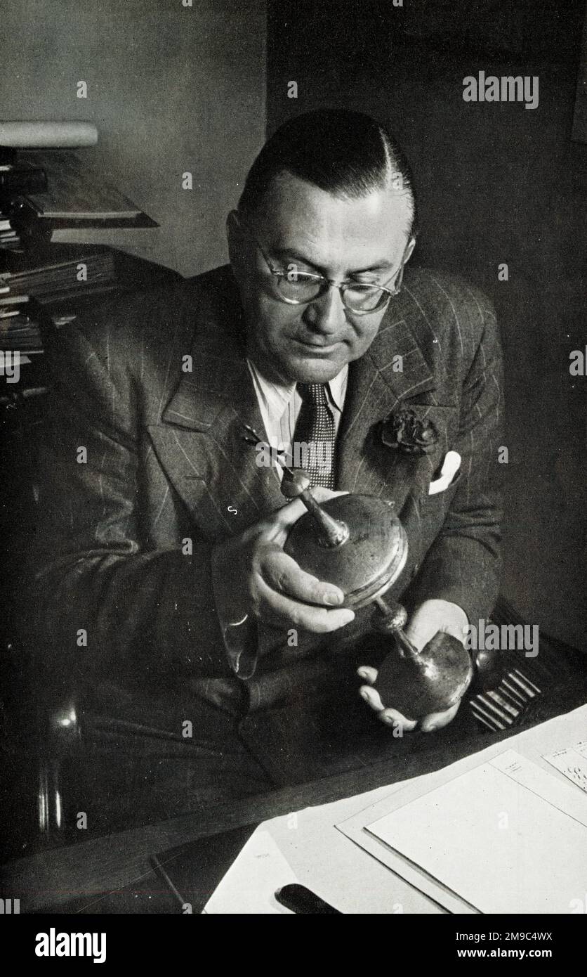 Sir Arthur Leigh Bolland Ashton (1897-1983), britischer Kunsthistoriker ...