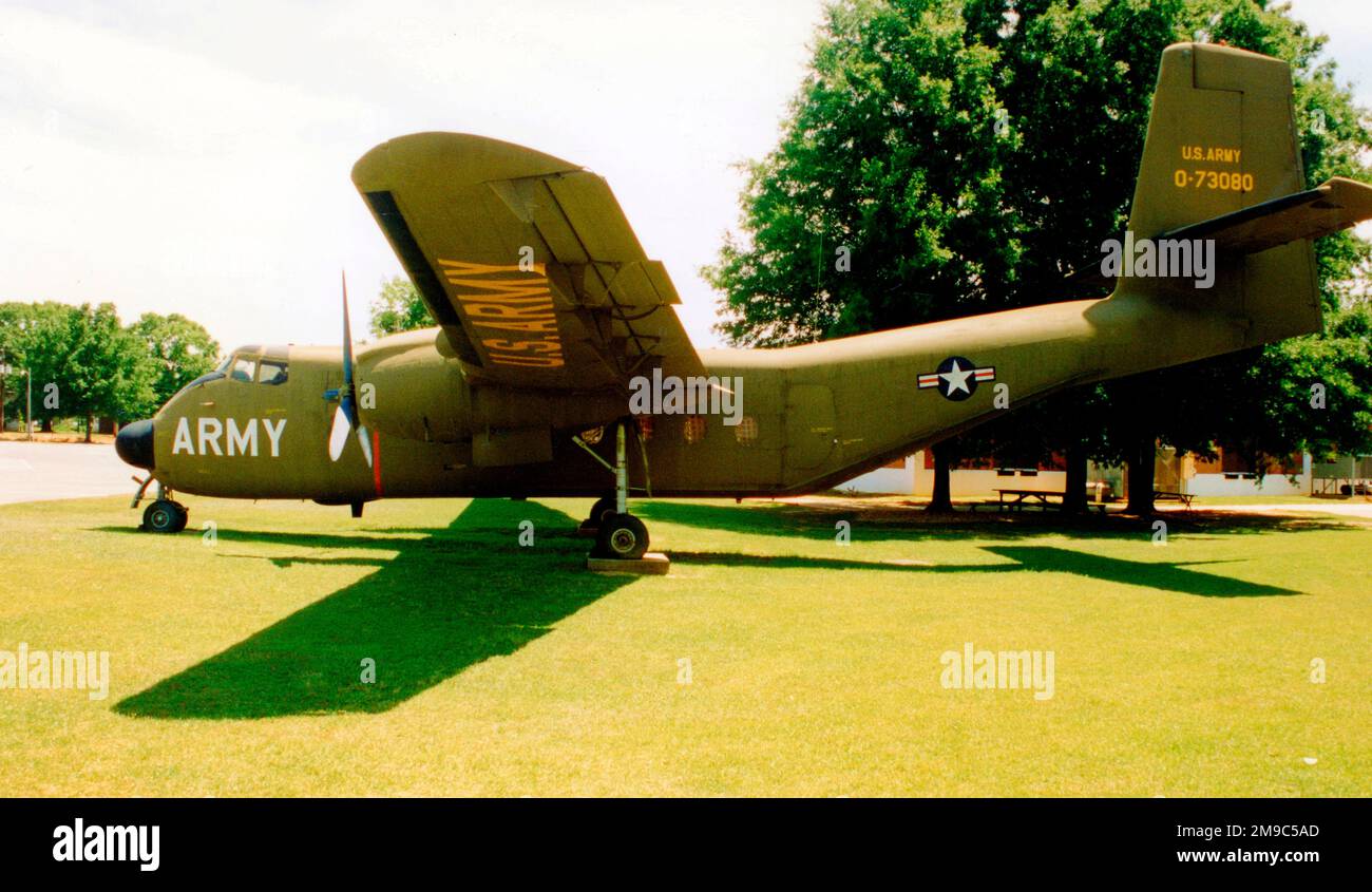De Havilland Canada YC-7A Caribou 57-3080 (msn 4, ex CF-LKU-X, vor 1962 YAC-1), ausgestellt im Army Aviation Museum, Ft. Rucker, AL. Stockfoto