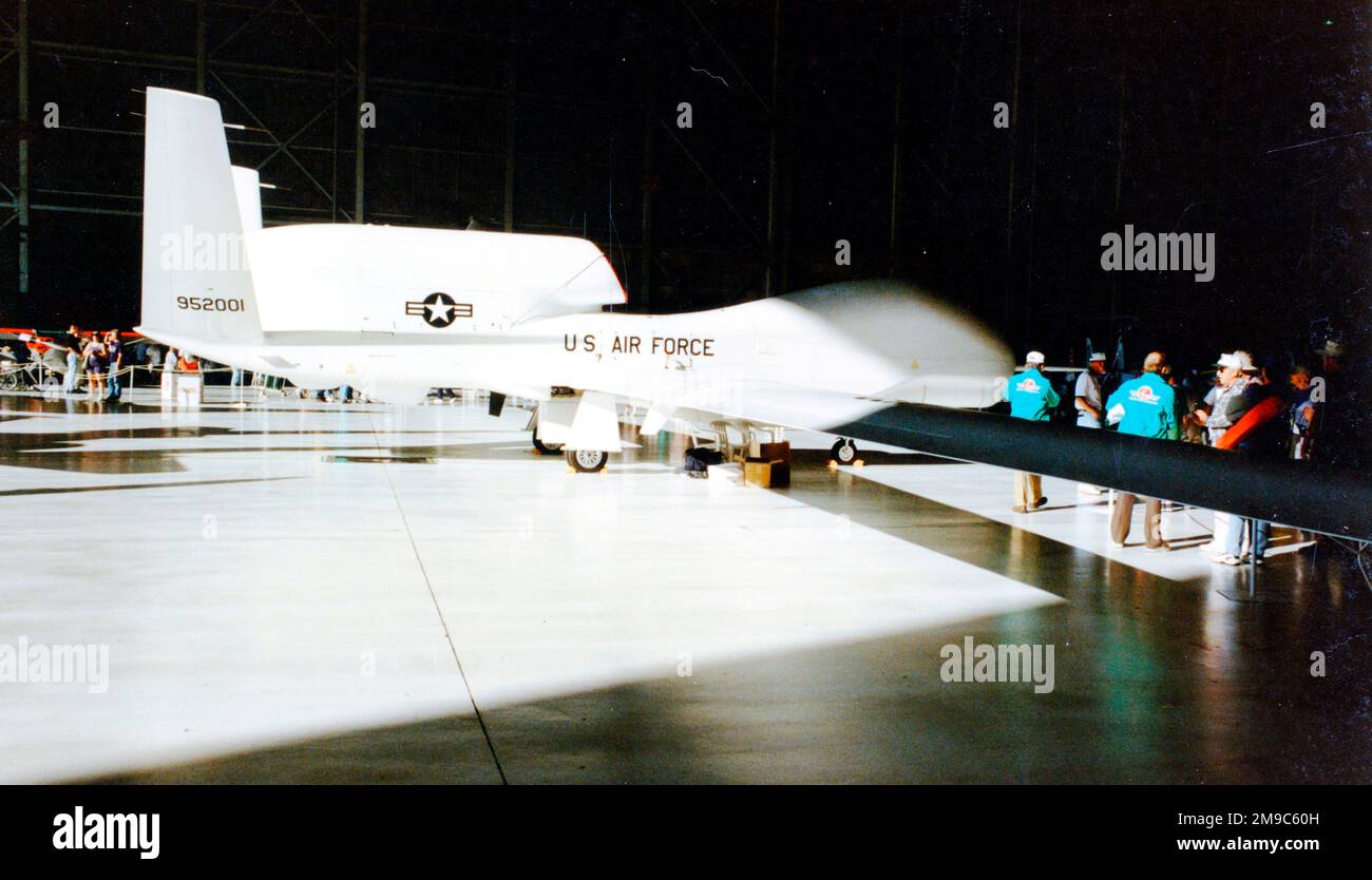 Teledyne Ryan YRQ-4A Block 10 Global Hawk (Tier II Plus) 95-2001 (msn UAV-1) Stockfoto