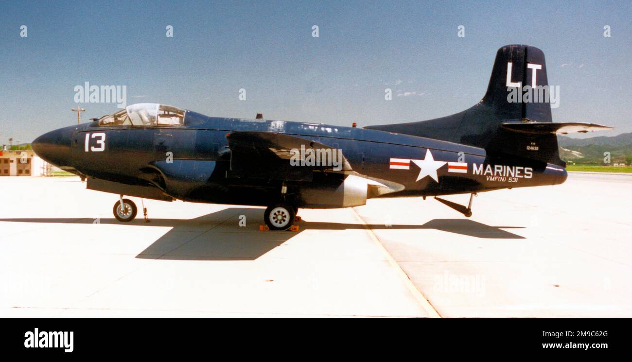 Douglas F3D-2 Skyknight 124630 (MSN 7500), auf der MCAS Cherry Point NC Airshow am 8. April 1995. Stockfoto
