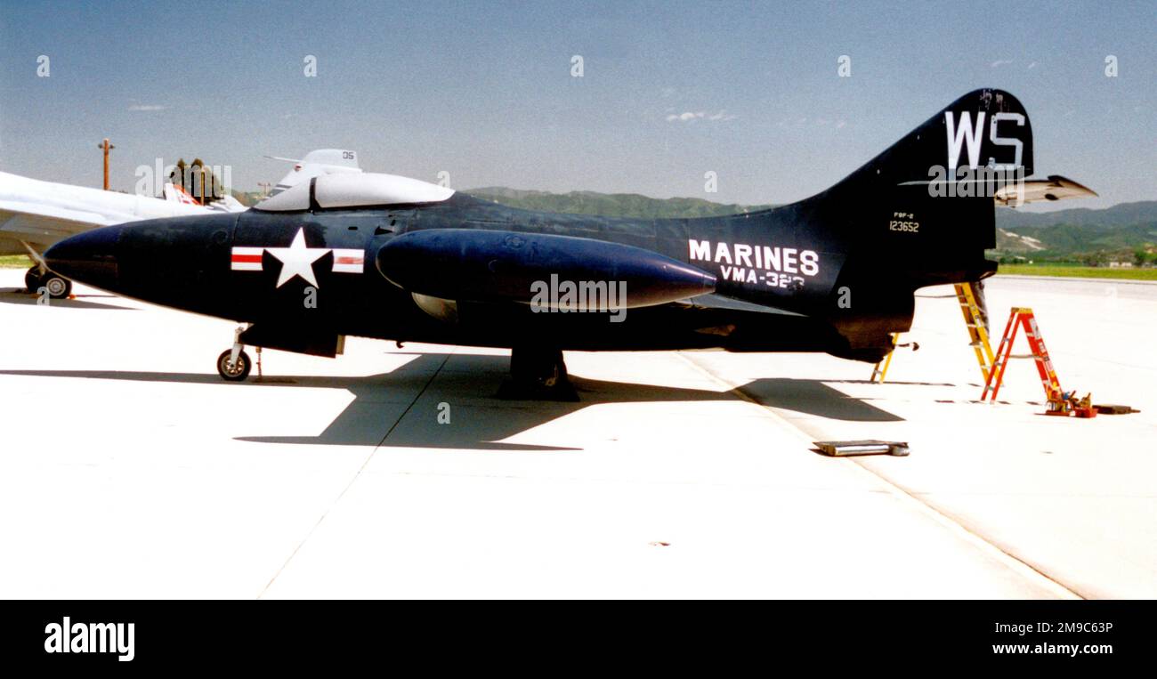 Grumman F9F-2 Panther 123652, auf der MCAS Cherry Point NC Airshow am 8. April 1995. Stockfoto