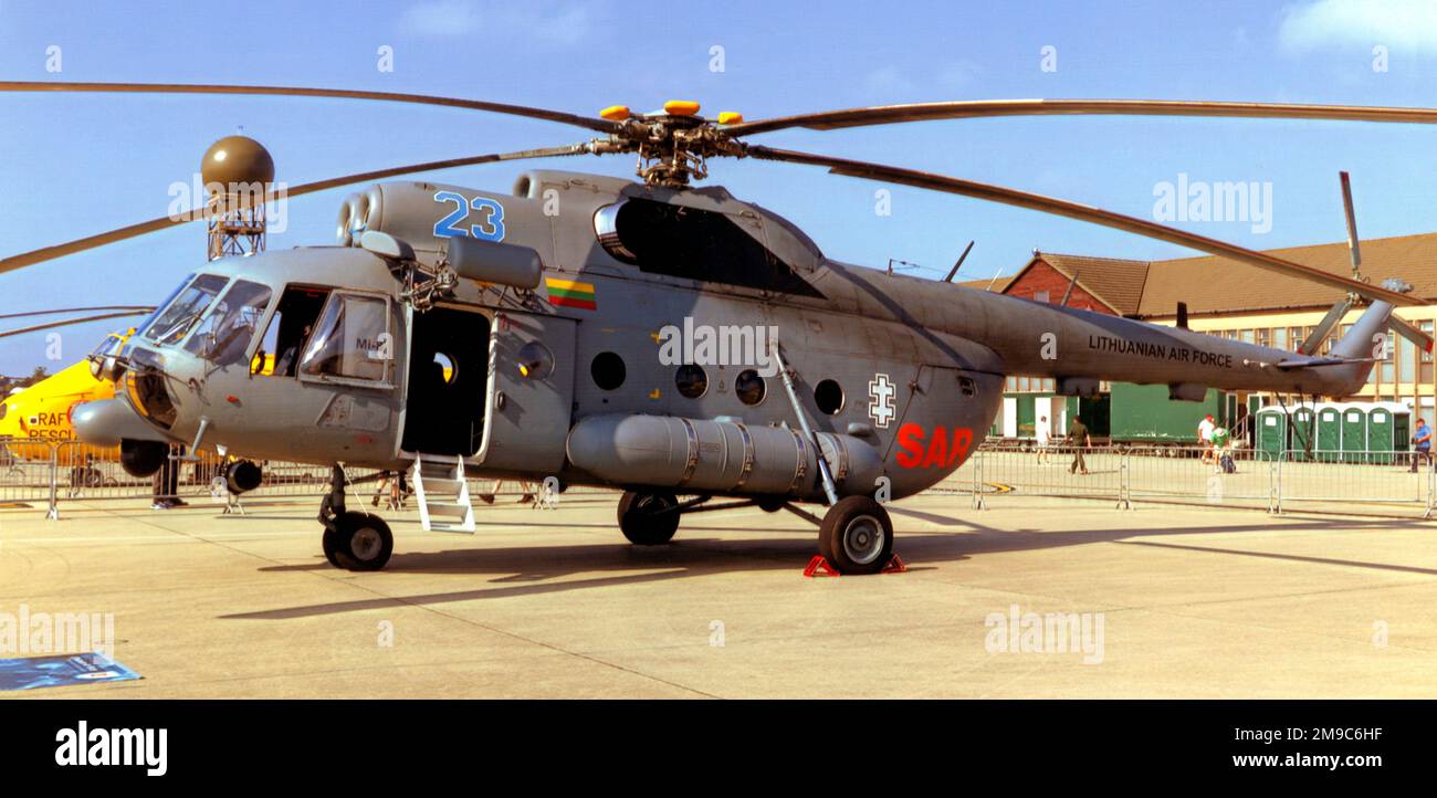 Litauische Luftwaffe – Mil Mi-8MTV-1 23 (msn 95911), am 16. Juli 2005 bei der RAF Fairford für die RIAT. Stockfoto