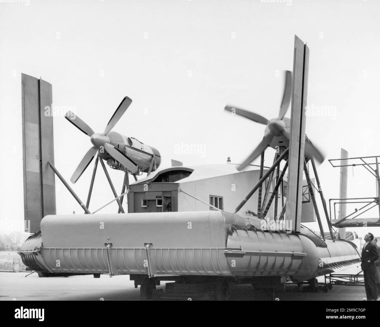 Vickers VA.3-Hovercraft G-15-243, das am 16. April 1962 auf der Helling Triebwerke von Bristol Siddeley Turmo durchläuft. Stockfoto