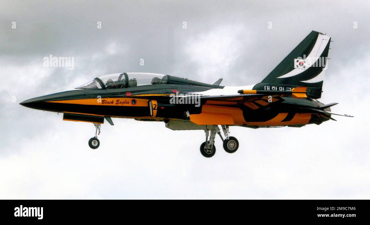 Republic of Korea Air Force - Kai T-50B Golden Eagle 10-0056 / KA-056 / '2', von 239 Fluggeschwader „Black Eagles“, auf einer britischen Flugschau im Juni-Juli 2012. Stockfoto