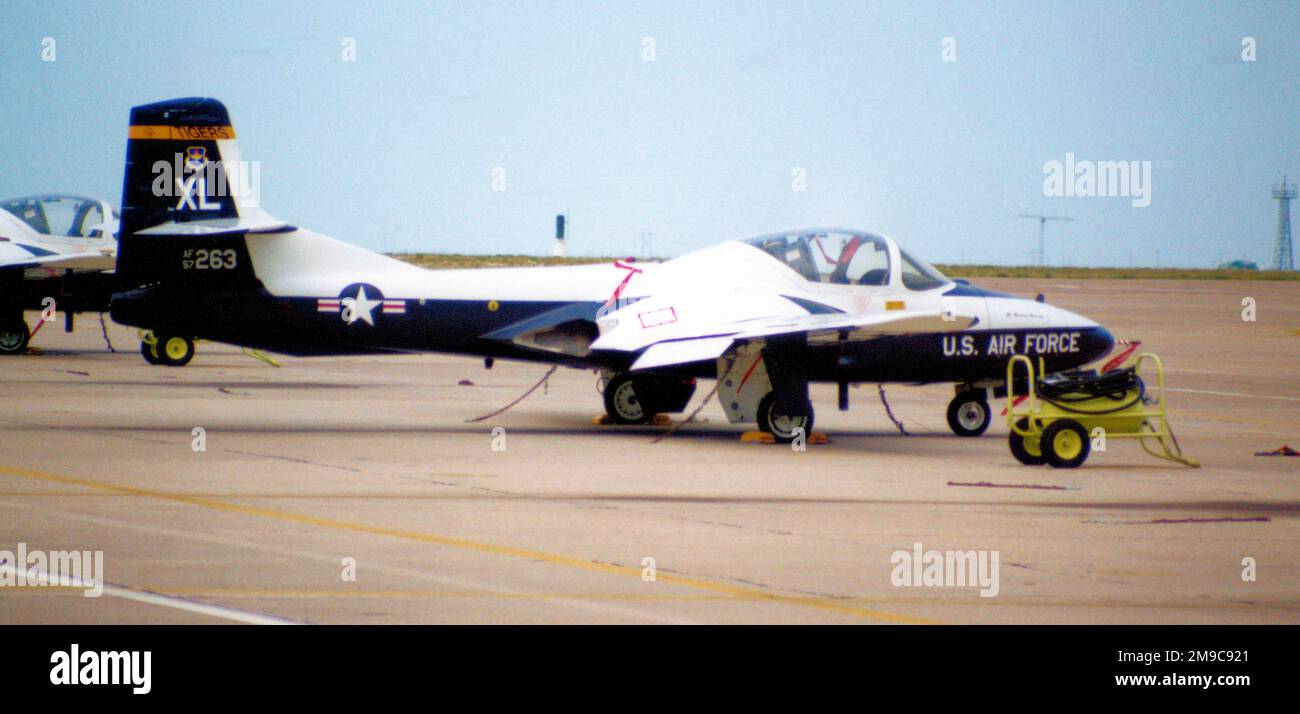 United States Air Force - Cessna T-37B 57-2263 (MSN 40196), El Toro MCAS, Kalifornien, am 27. April 1997. Stockfoto