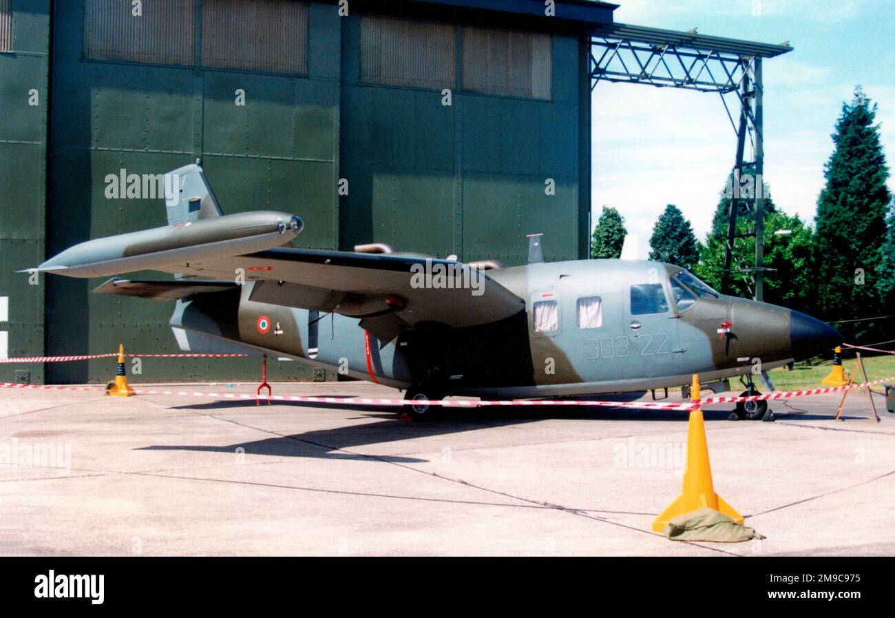 Aeronautica Militare - Piaggio P-166DL-3 MM25155 - 303-22 (msn 474/120)), der 303. Squadriglia Collegamento, anlässlich des RAF Cottesmore Families Day am 3. Juli 1993. (Aeronautica Militaire Italiano - Italienische Luftwaffe Stockfoto