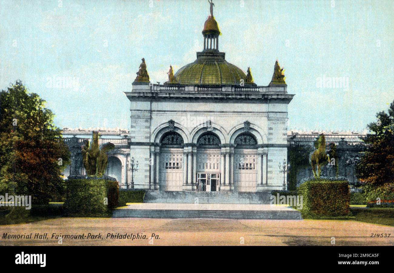 Memorial Hall ist ein Gebäude im Beaux-Arts-Stil im Centennial District von West Fairmount Park, Philadelphia, Pennsylvania, USA. Erbaut als Kunstgalerie für die Centennial Exposition 1876, ist es das einzige große Bauwerk dieser Ausstellung, das überlebt hat. Später beherbergte es das Pennsylvania Museum of Industrial Art und ist jetzt die Heimat des Please Touch Museum. Stockfoto