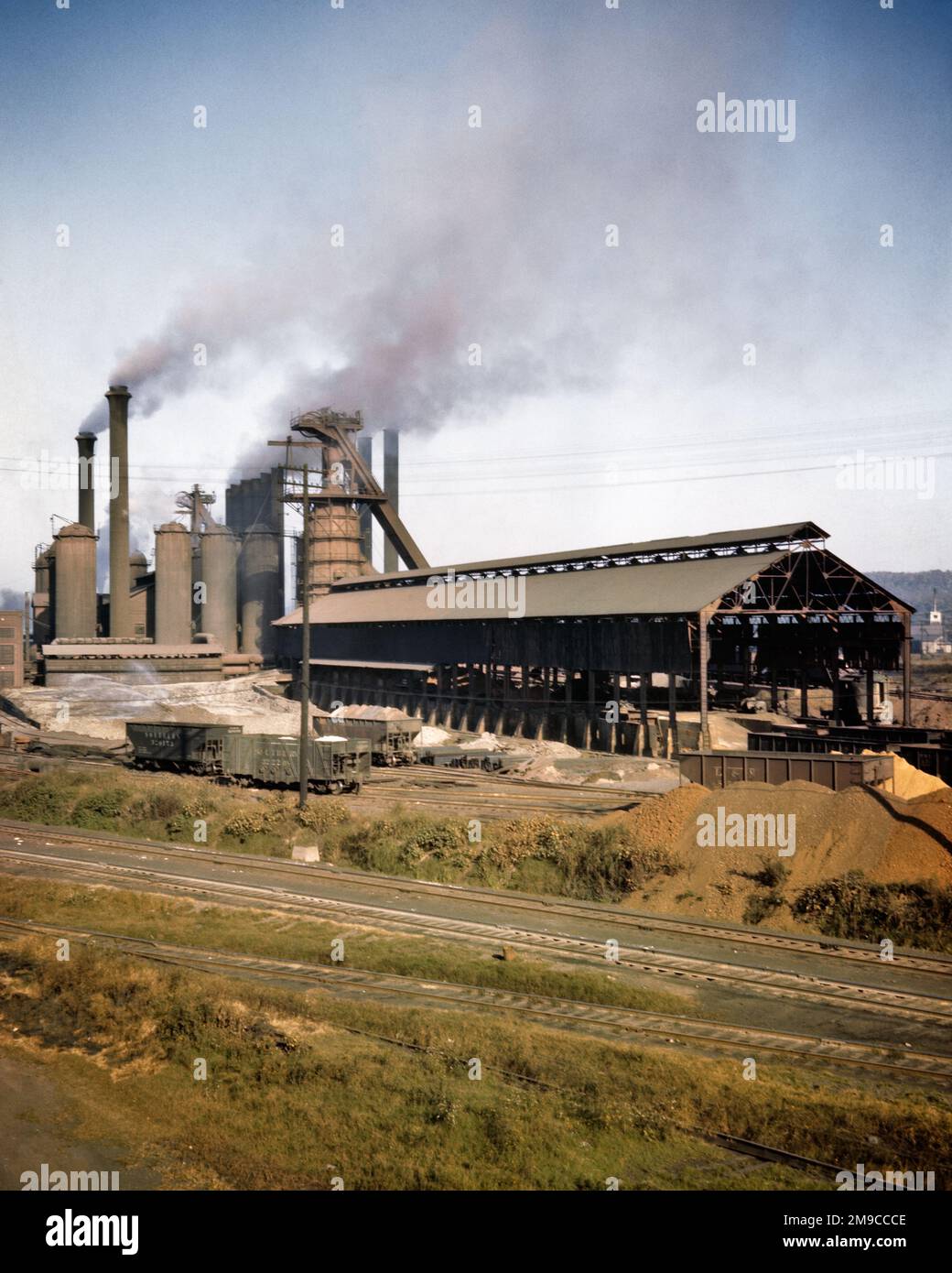 1950S HOCHÖFEN DES STAHLWERKS BIRMINGHAM ALABAMA USA - KI11011 CPC001 HARS STAHLWERK Stockfoto