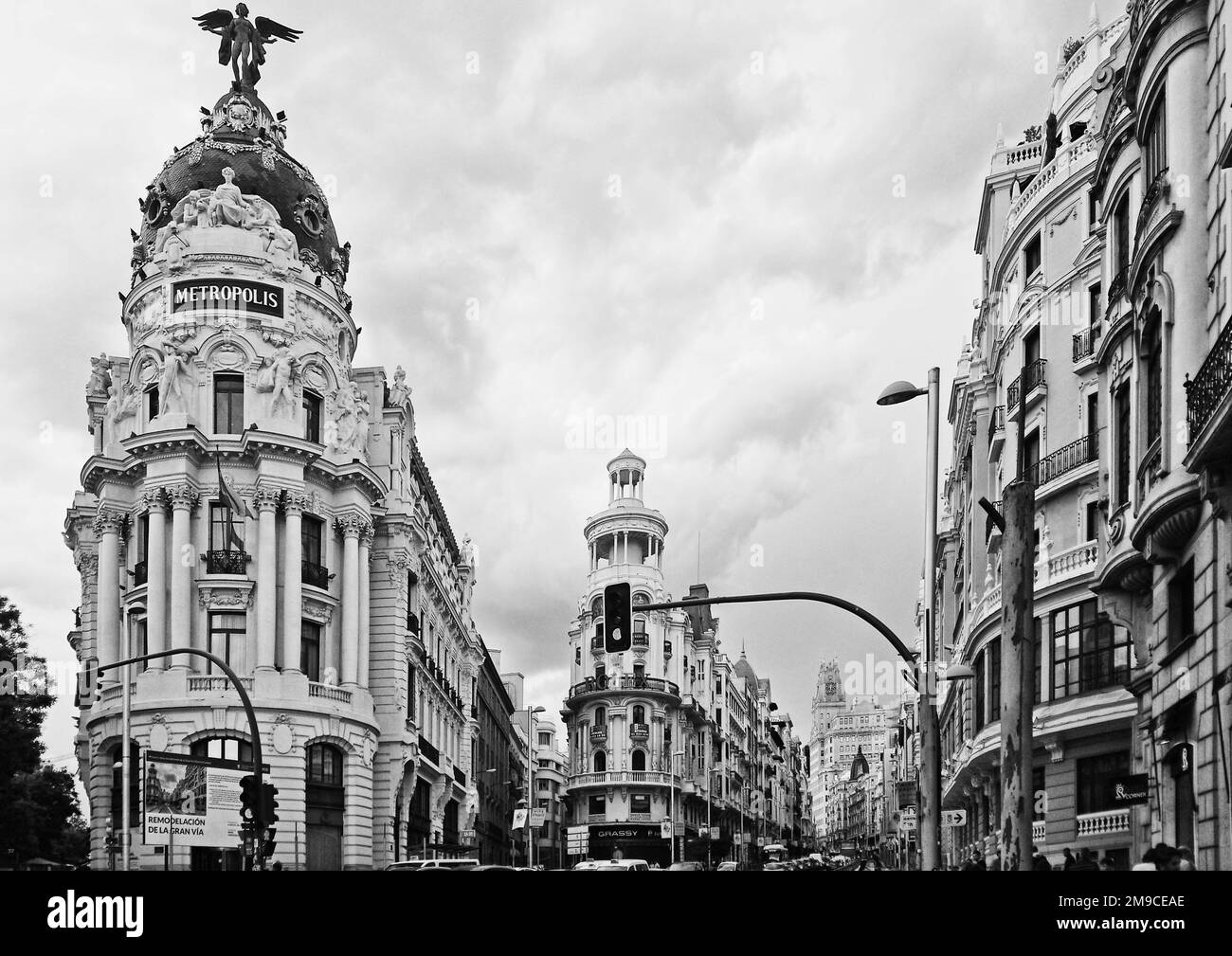 Madrid, Spanien - Mai 2018: Metropolis-Gebäude an der Ecke Calle de Alcala und Gran Via. Entworfen von Jules und Raymond Février Stockfoto