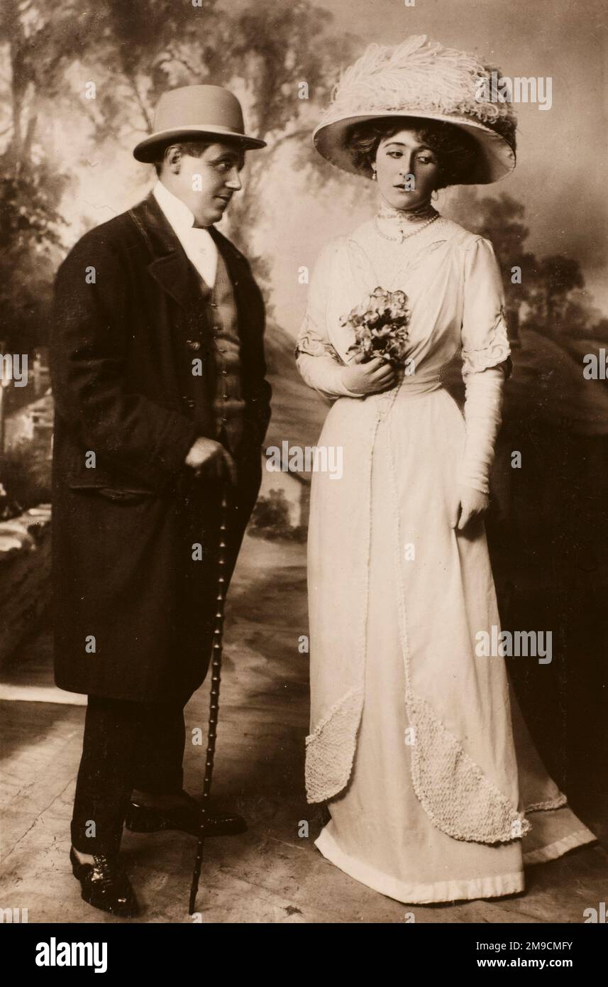 Der Schauspieler Cyril Keightley als „Captain Greville Sartorys“ und Miss Madge Fabian als „Myrtle Anson“ in „The Whip“ Stockfoto