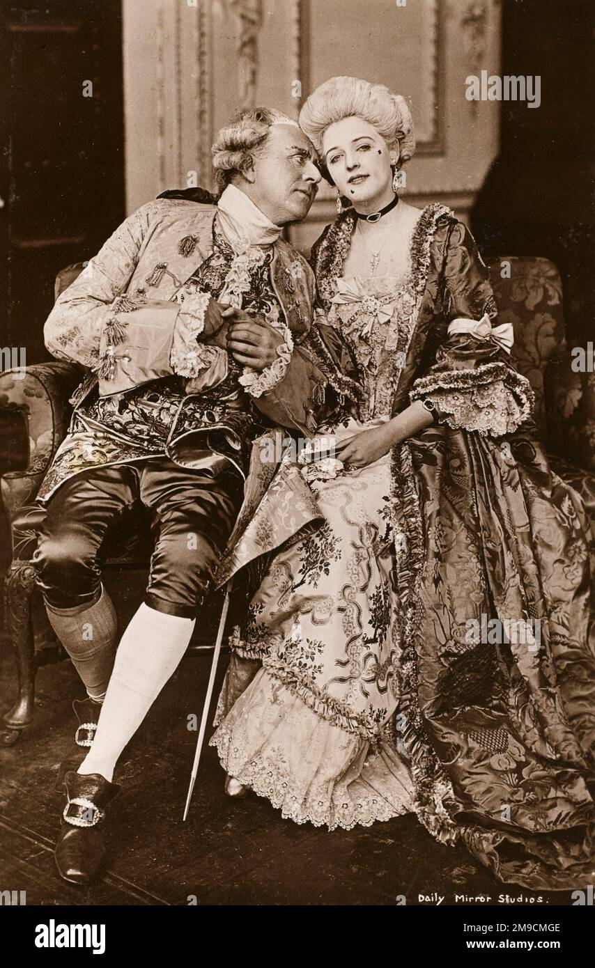 Der Schauspieler Herbert Draper Beerbohn Tree und Miss Marie Lohr als Sir Peter & Lady Teazle in "die Skandalschule" Stockfoto