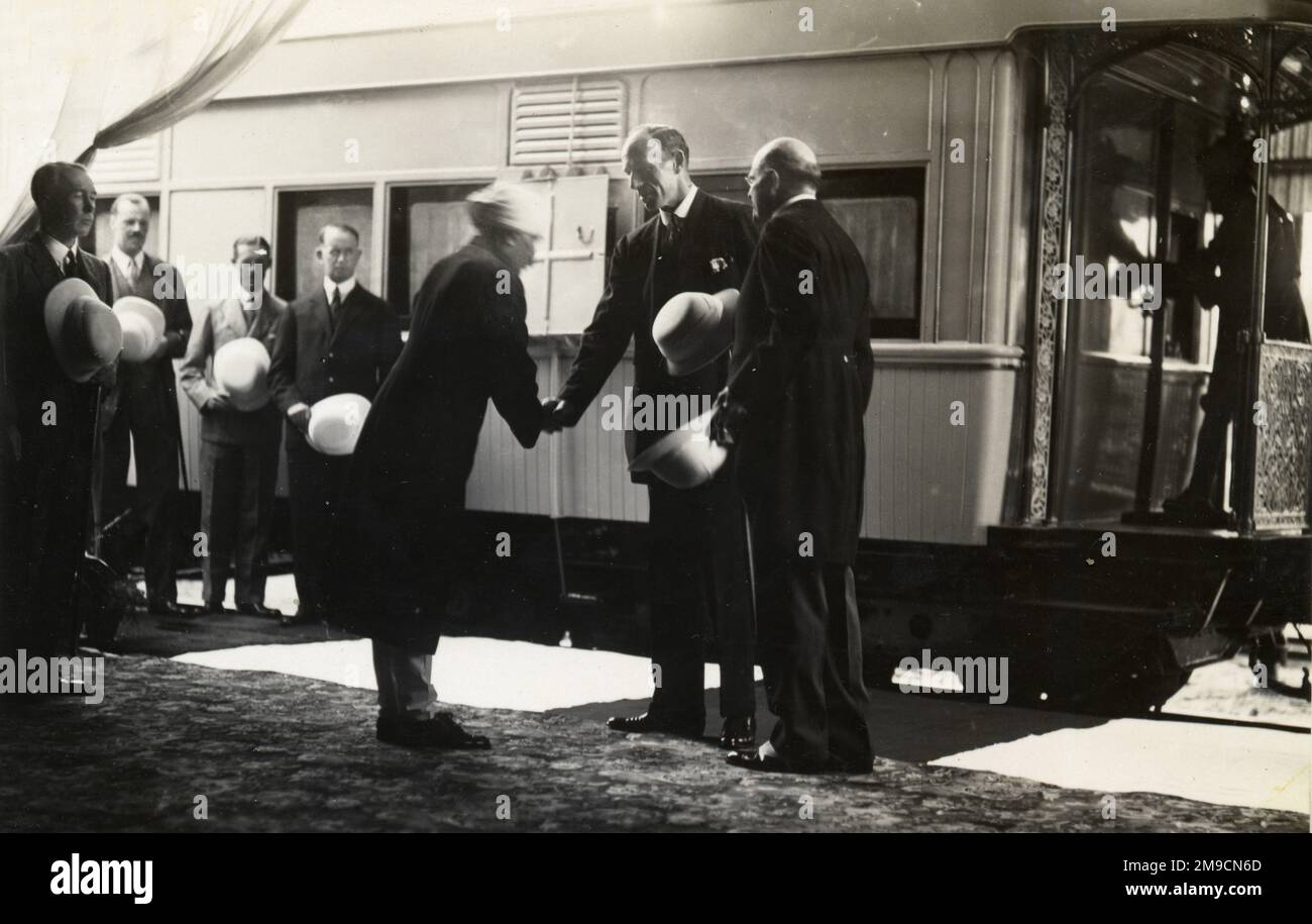 Lord Irwin, Edward Frederick Lindley Wood, 1. Earl of Halifax, Viceroy of India von 1926 bis 1931. Seine Ankunft am Bahnhof Indore. Stockfoto