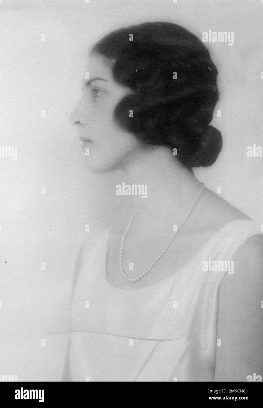 Profil einer schönen Frau in den 1930er Stockfoto