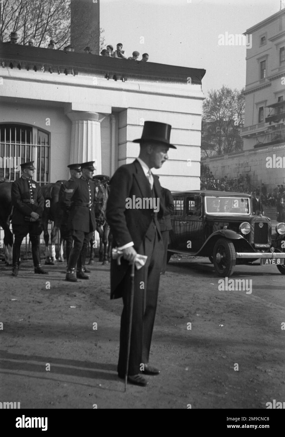 Klug gekleideter Mann in London während des Silberjubiläums von König George V. Stockfoto