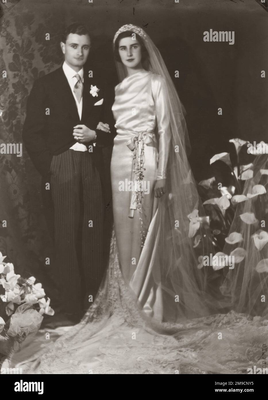 Braut und Bräutigam an ihrem Hochzeitstag in Rom, Italien. Stockfoto