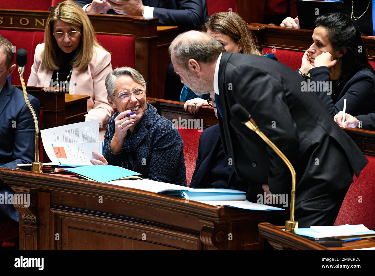Paris, Frankreich. 17. Januar 2023. Premierministerin Elisabeth Borne und französischer Justizminister Eric Dupont Moretti während einer Fragestunde an die Regierung in der Nationalversammlung am 17. Januar 2023 in Paris. Kredit: Victor Joly/Alamy Live News Stockfoto