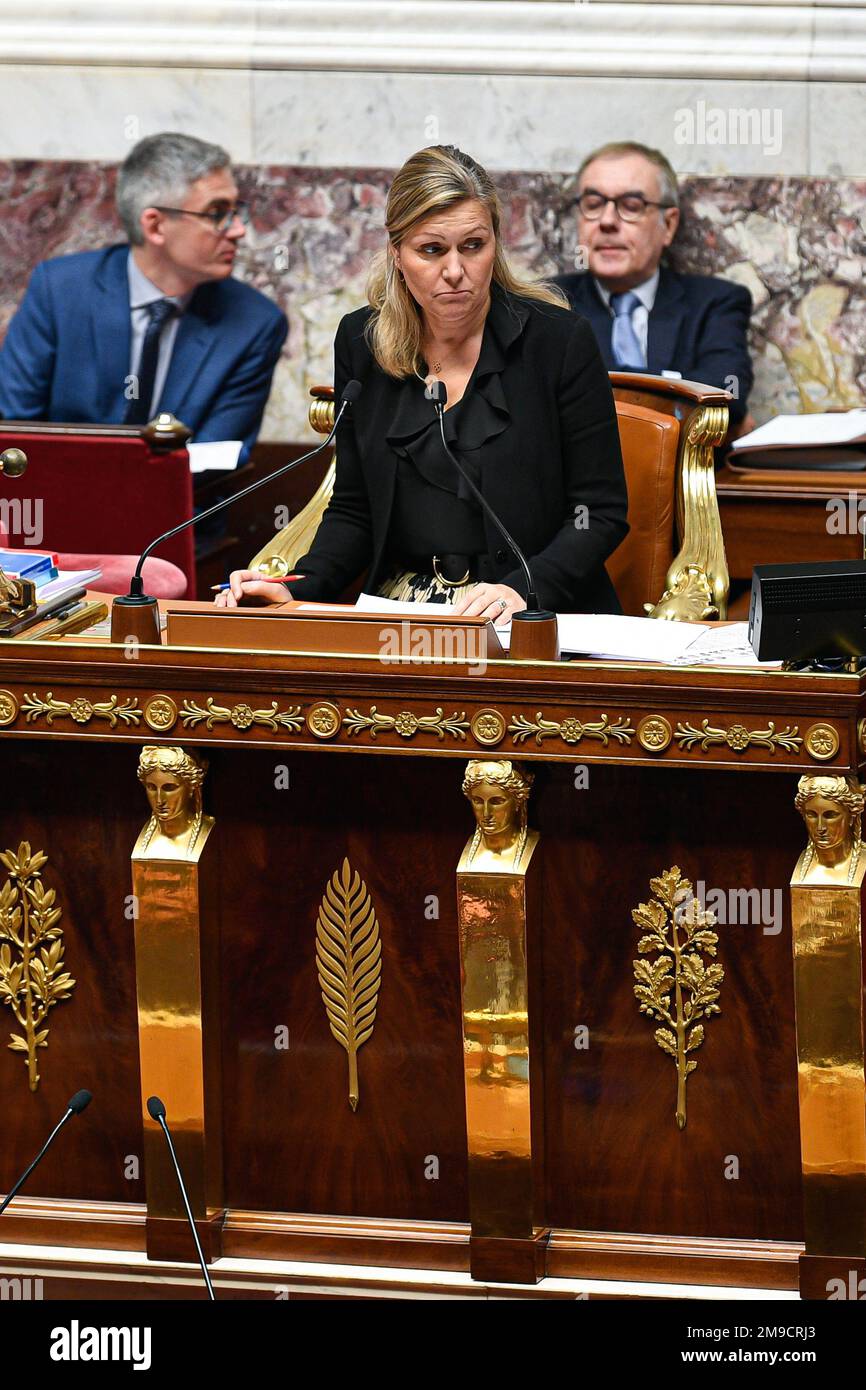Paris, Frankreich. 17. Januar 2023. Präsident der französischen Nationalversammlung Yael Braun Pivet während einer Fragestunde an die Regierung auf der Pariser Nationalversammlung am 17. Januar 2023. Kredit: Victor Joly/Alamy Live News Stockfoto