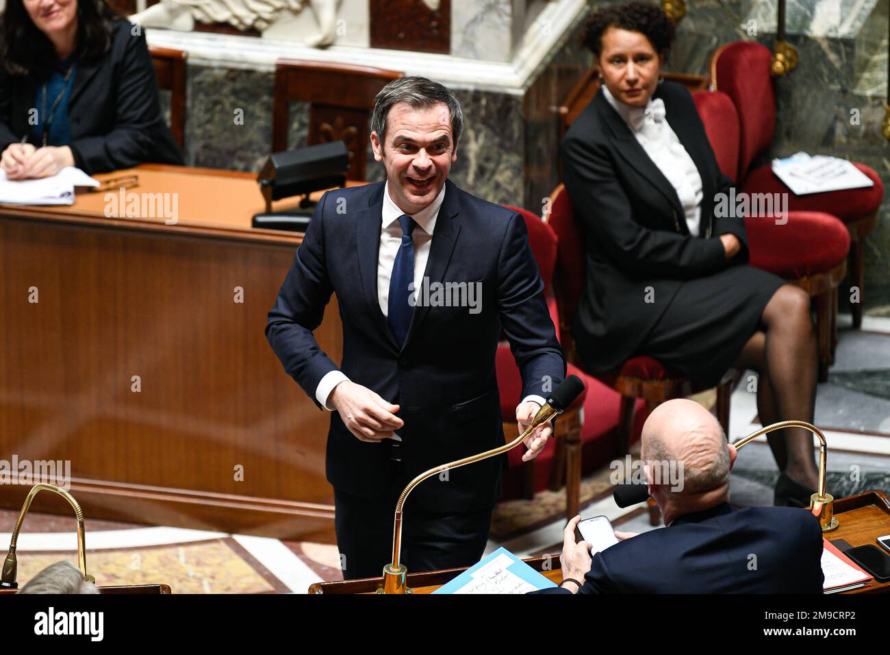 Paris, Frankreich. 17. Januar 2023. Sprecher der französischen Regierung Olivier Veran während einer Fragestunde an die Regierung auf der Pariser Nationalversammlung am 17. Januar 2023. Kredit: Victor Joly/Alamy Live News Stockfoto