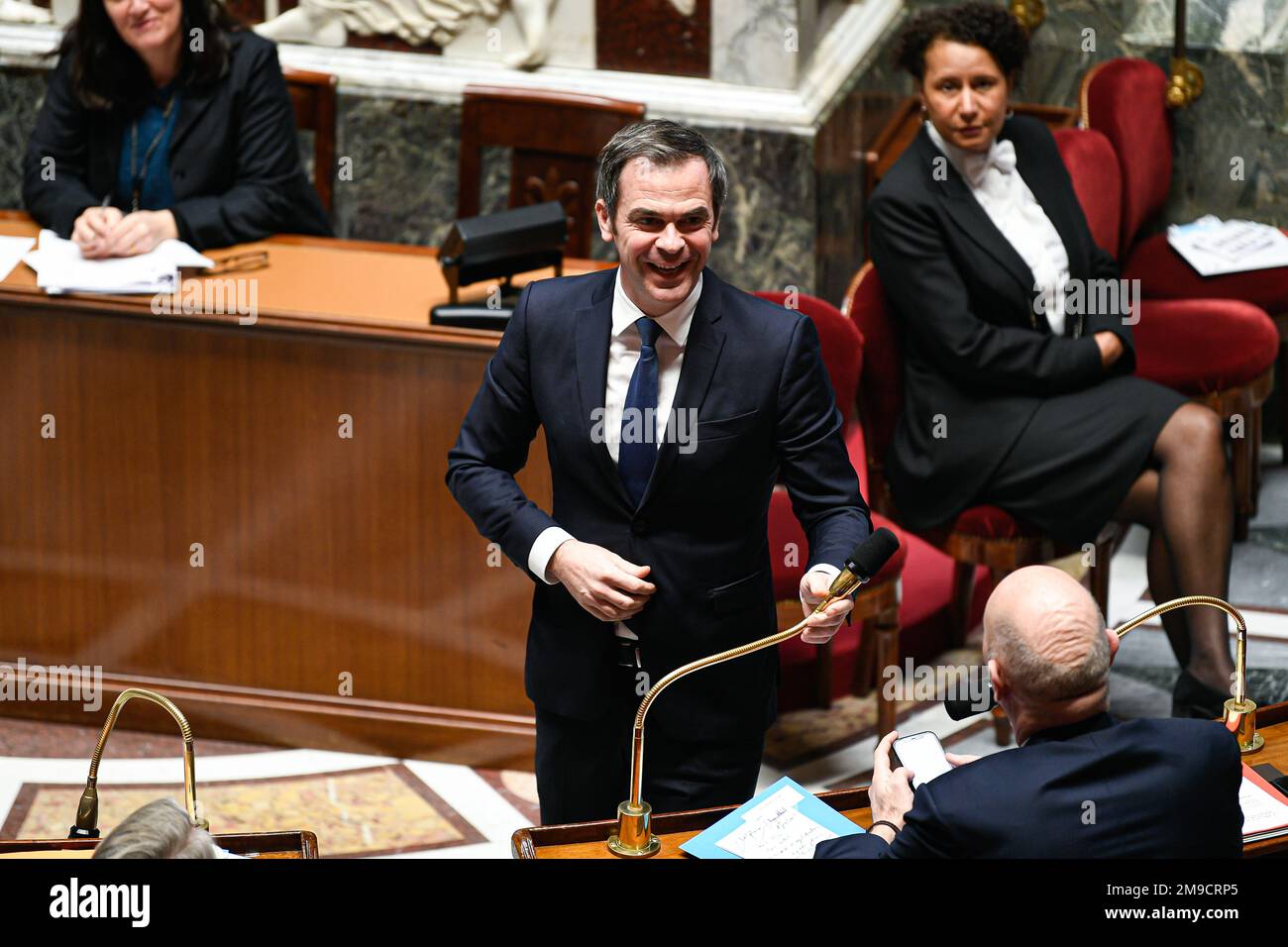 Paris, Frankreich. 17. Januar 2023. Sprecher der französischen Regierung Olivier Veran während einer Fragestunde an die Regierung auf der Pariser Nationalversammlung am 17. Januar 2023. Kredit: Victor Joly/Alamy Live News Stockfoto