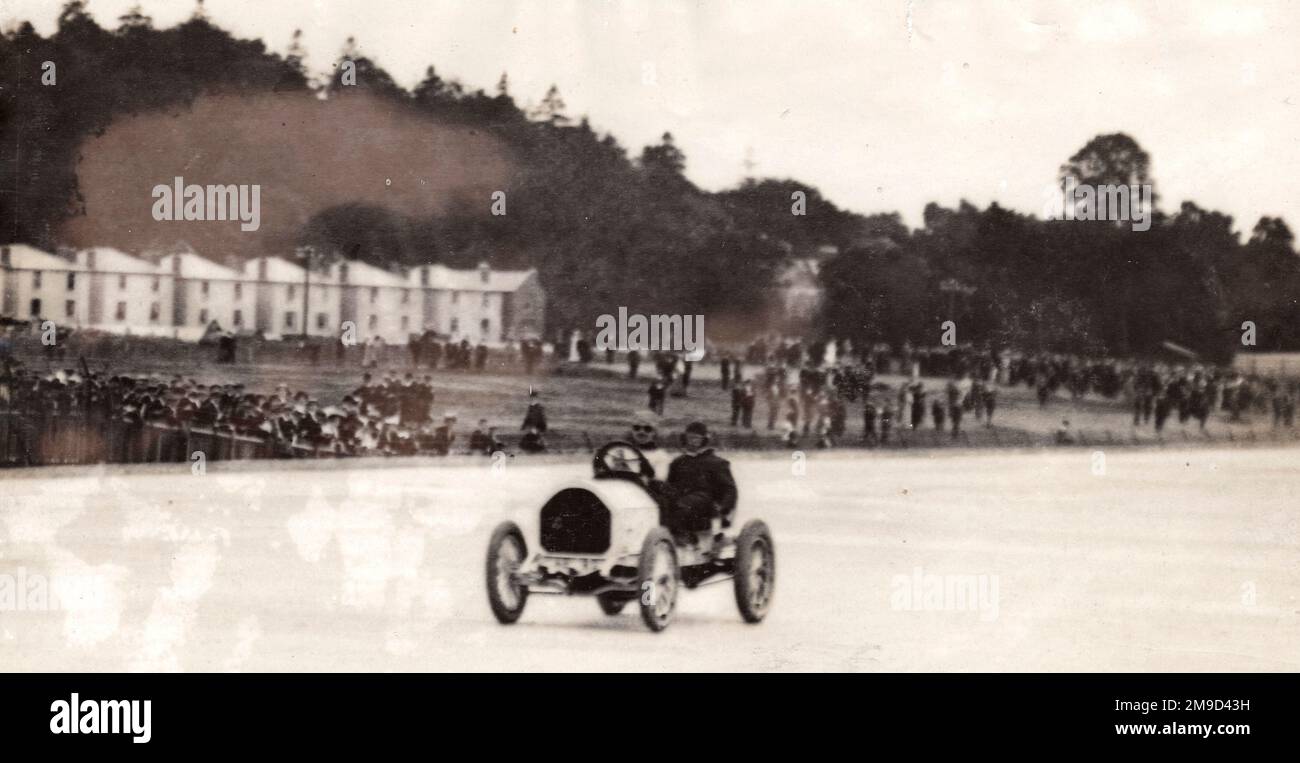 Erstes Treffen – Huntley Walker in einem Darracq, geradeaus – 1907. Stockfoto