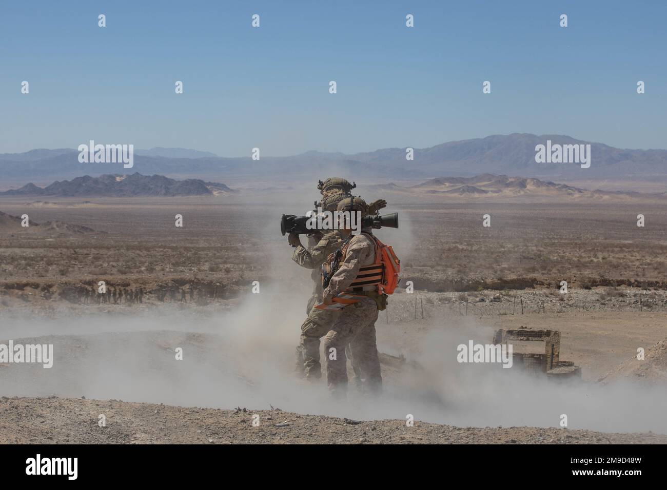 USA Marines mit 1. Bataillon, 6. Marineregiment, 2D. Marine-Division, Feuer ein M3A1-Mehrrollen-Anti-Waffen-System auf Reichweite 400 während der integrierten Übungsübung (ITX) auf dem Marine Corps Air-Ground Combat Center, Twentynine Palms, 16. Mai 2022. ITX schafft eine anspruchsvolle, realistische Trainingsumgebung, in der kampfbereite Kräfte entstehen, die als integriertes MAGTF funktionieren können. Stockfoto