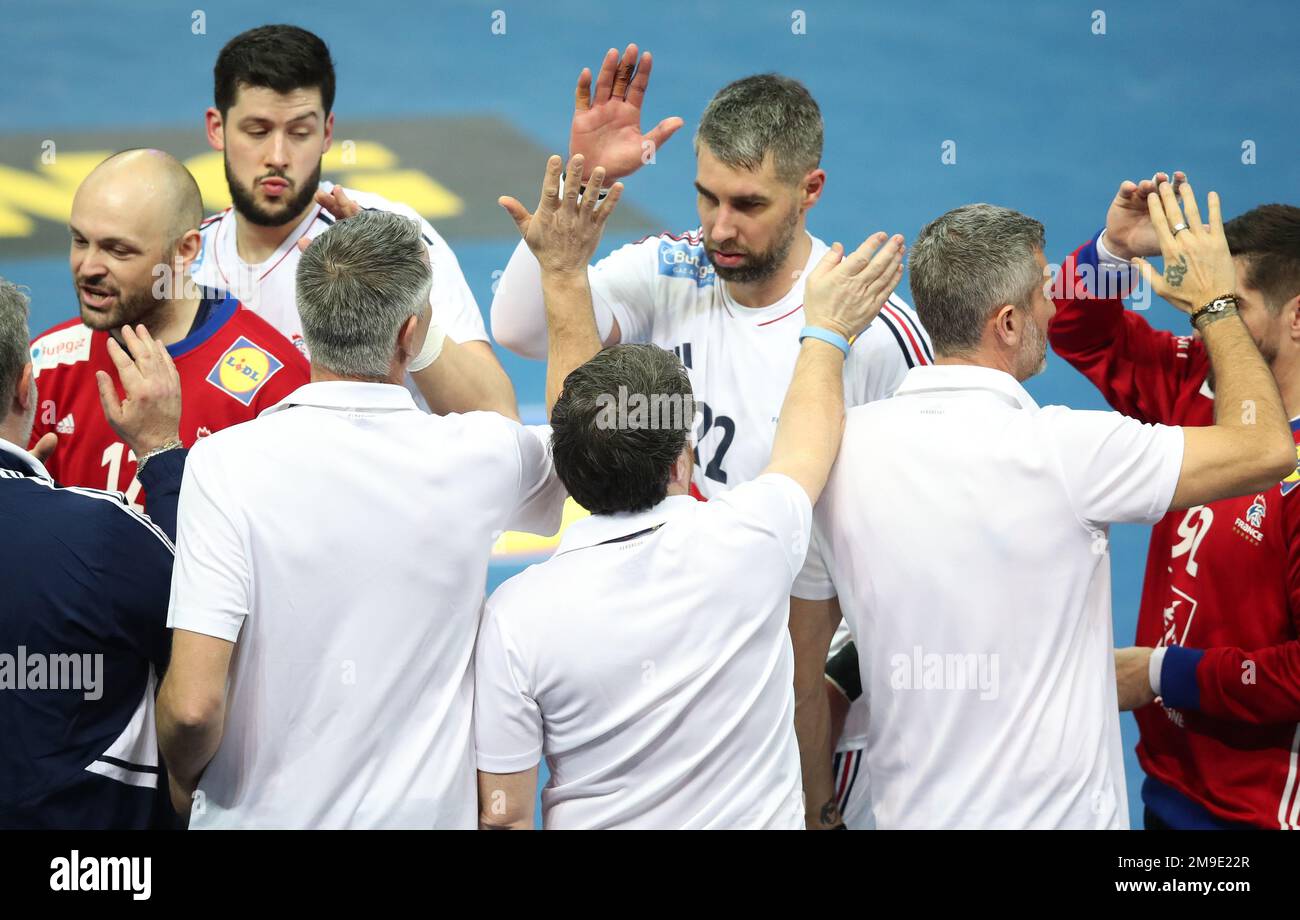 Luka Karabatic von Frankreich klatscht mit den Trainern ab Slowenien gegen Frankreich 28. IHF Tag der Handball-Weltmeisterschaft für Herren 6 16.01.2023 Spodek Arena © diebilderwelt / Alamy Stock Stockfoto