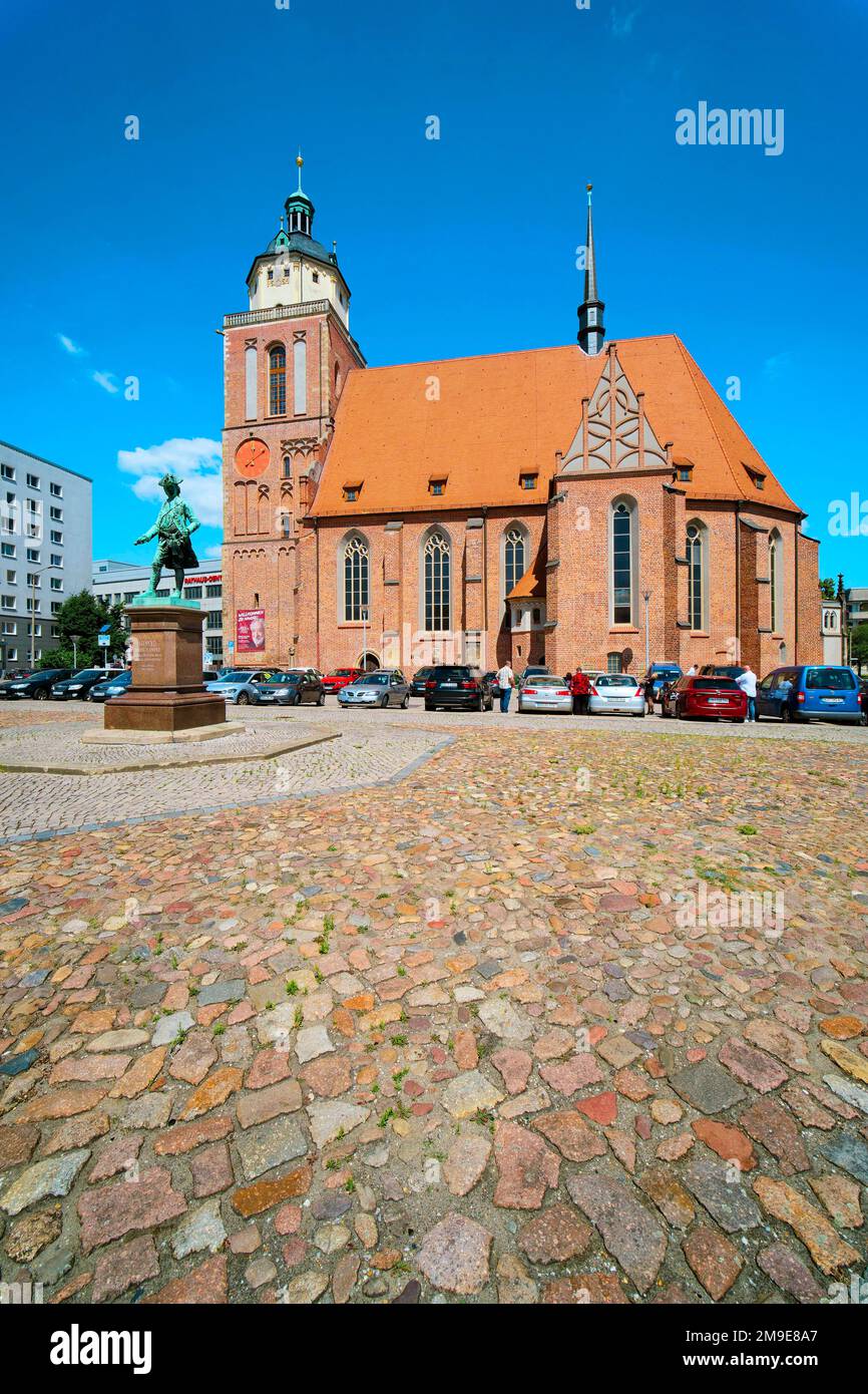 Marienkirche zu Dessau mit Prinz-Leopold-Denkmal, Dessau-Rosslau, Sachsen-Anhalt, Deutschland Stockfoto