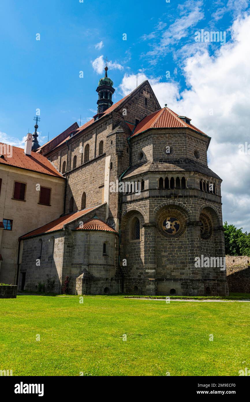 Zum UNESCO-Weltkulturerbe gehörendes jüdisches Viertel und Basilika St. Procopius in Trebic, Tschechische Republik Stockfoto