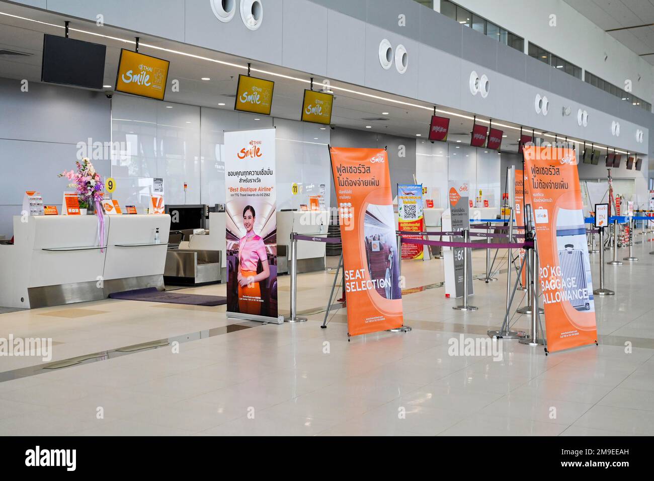 Check-in-Schalter am Flughafen Thai Smile Airways, Khon Kaen, Thailand Stockfoto